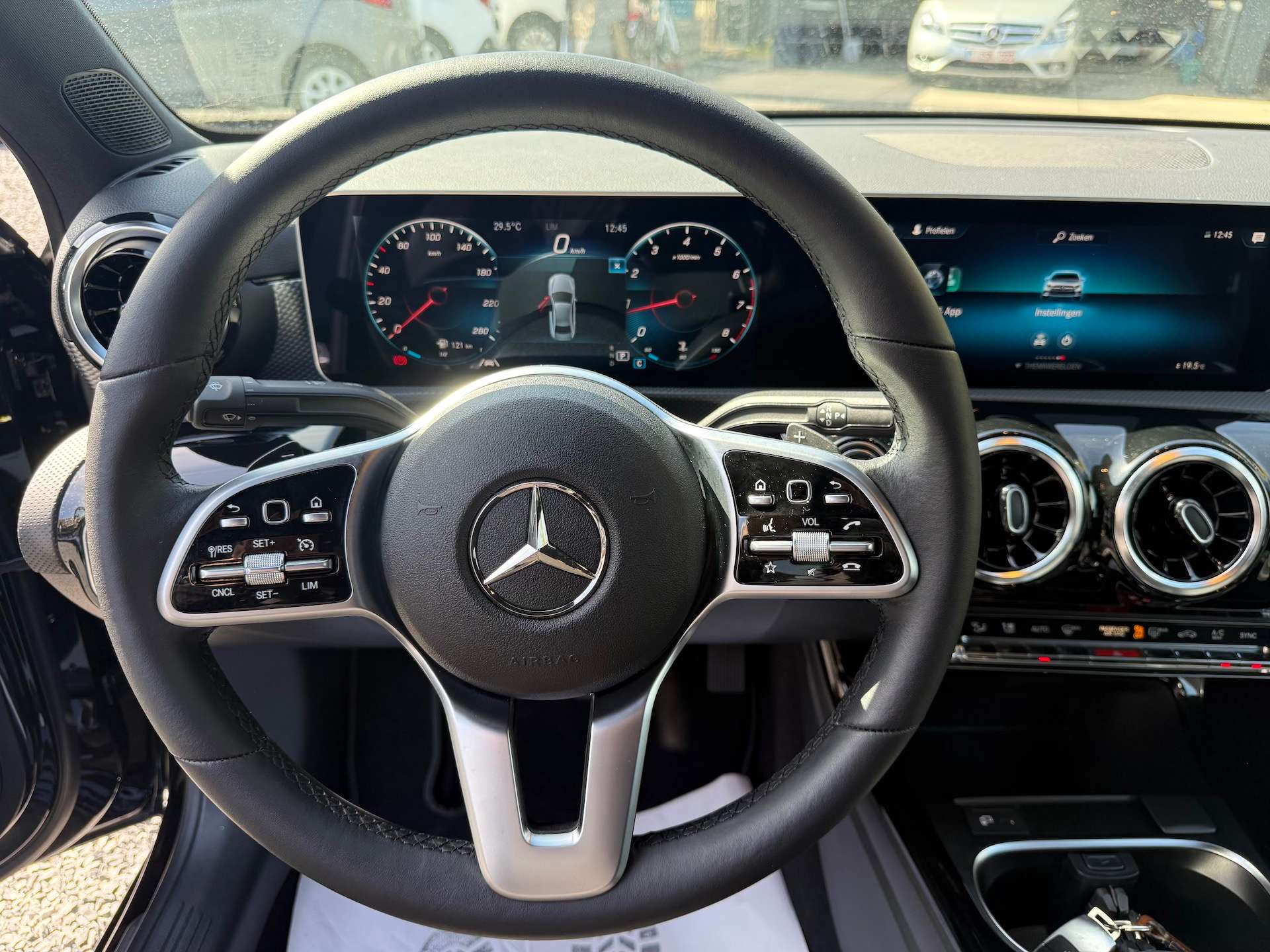 Mercedes-Benz A 200 A 200 Launch edition (EU6.2), Xenon, Airco, Leder + 12m Garantie