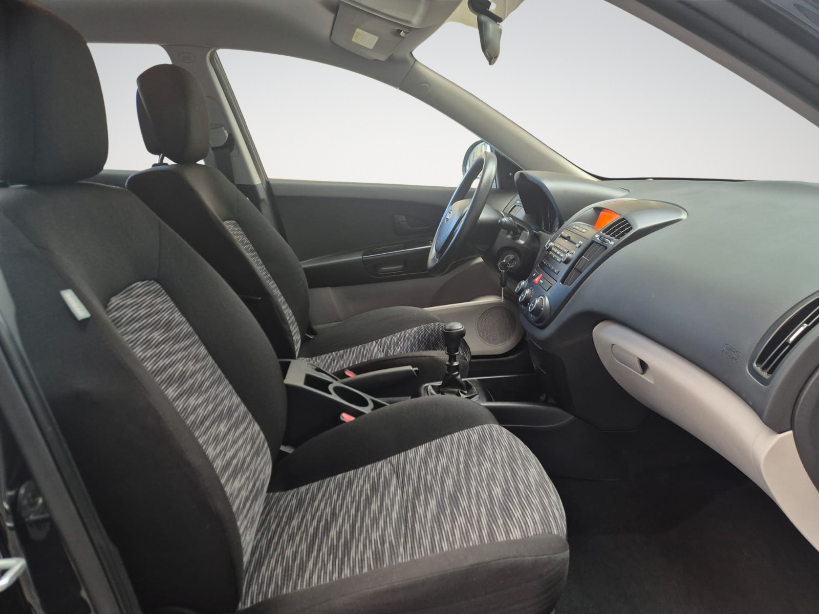 Kia Ceed / cee'd 1.4i EX / Climatisation / MP3 / Garantie 12 Mois