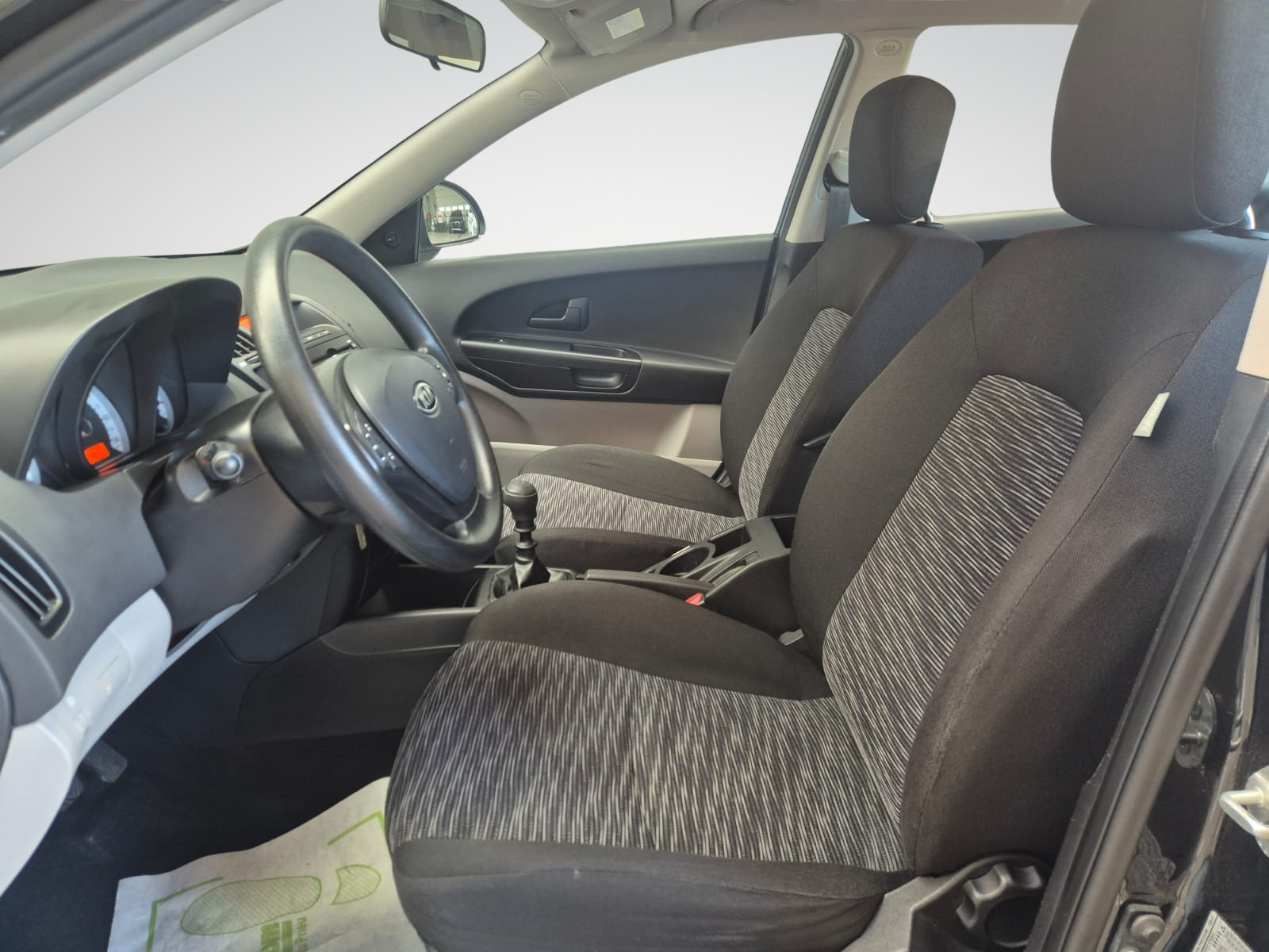 Kia Ceed / cee'd 1.4i EX / Climatisation / MP3 / Garantie 12 Mois