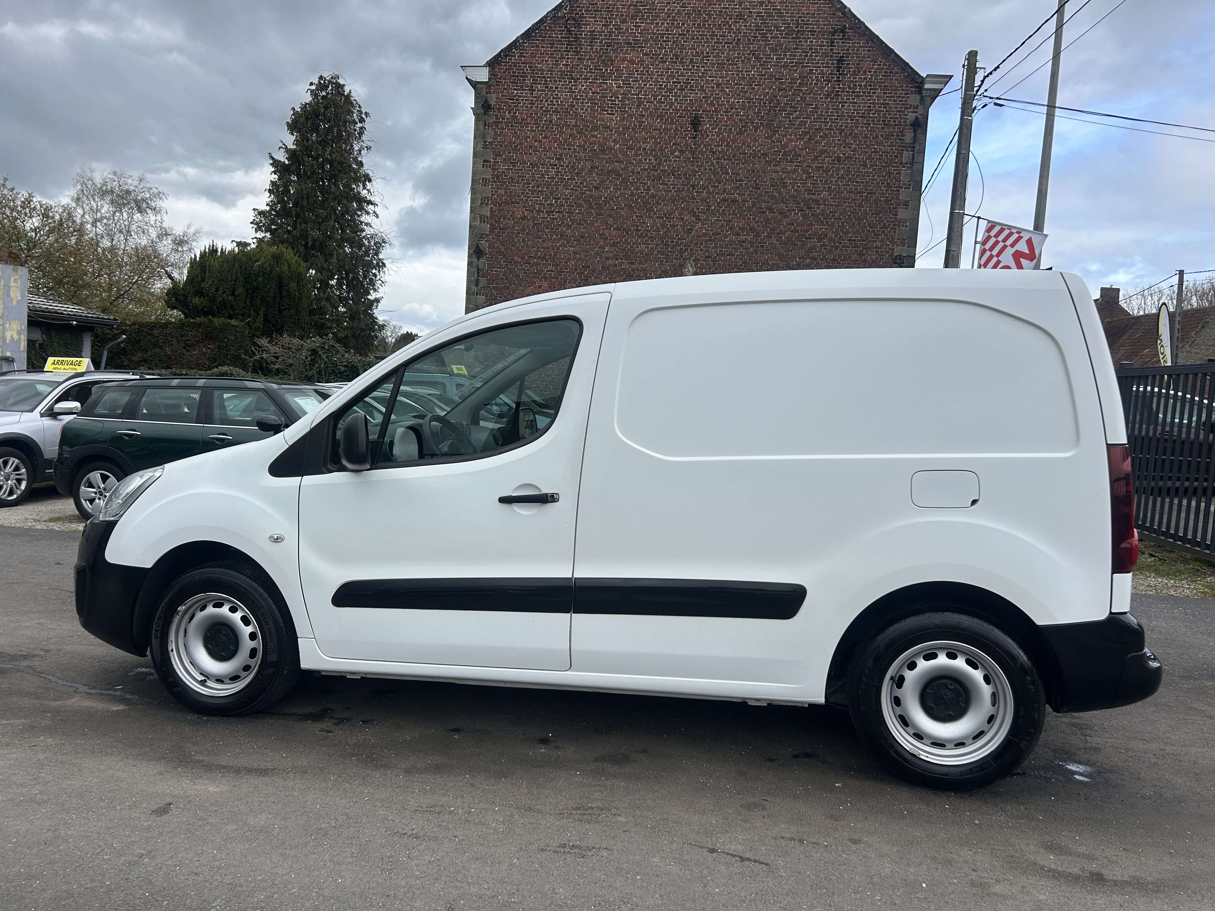 Peugeot Partner 1.6BlueHDi UTILITAIRE 3 PLACES 1er Proprio EURO6B *** CLIM/CAPTEURS/CRUISE CONTROL ***