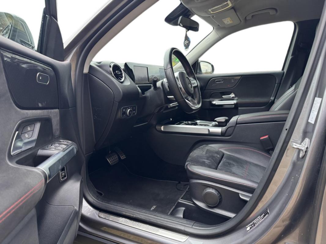Mercedes-Benz Classe Gl GLB 220 d - BV 8G-DCT SUV BM X247 AMG Line / 5 places SUIVI GARANTIE 12 MOIS