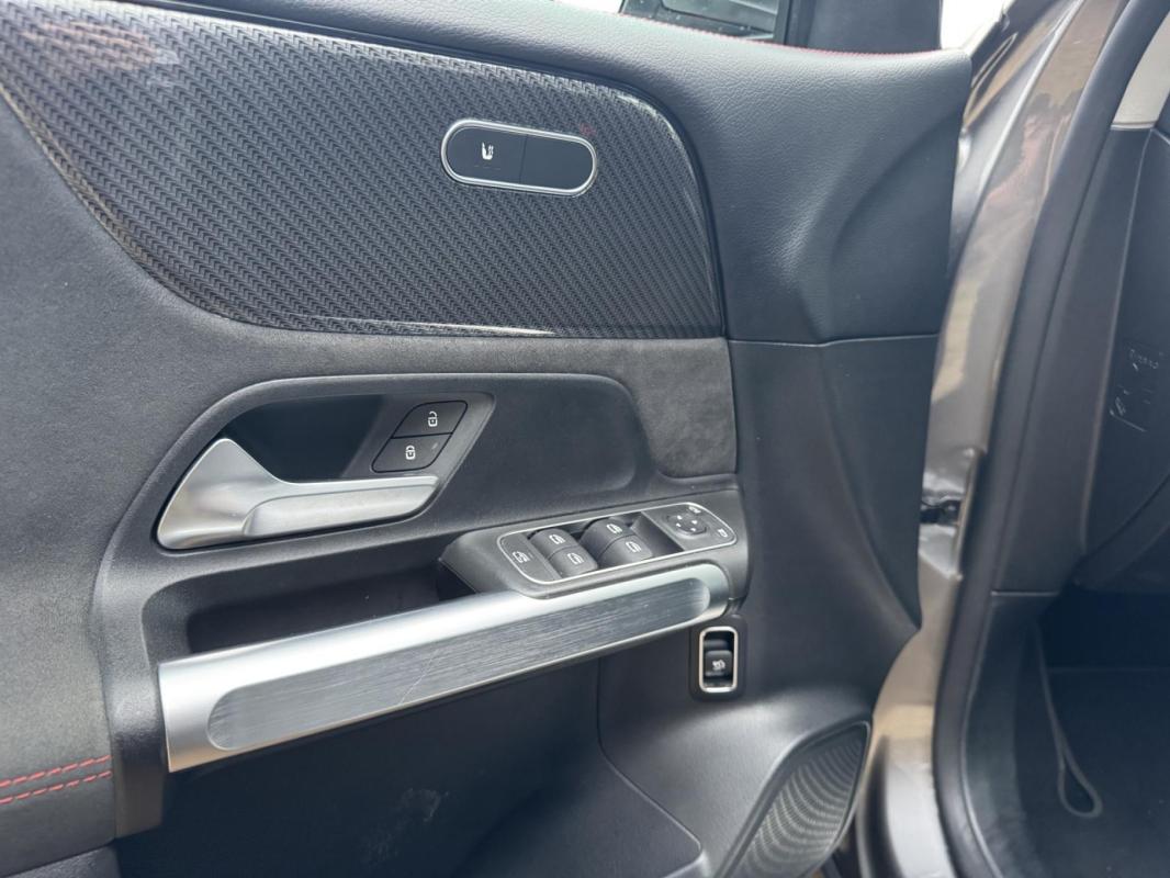 Mercedes-Benz Classe Gl GLB 220 d - BV 8G-DCT SUV BM X247 AMG Line / 5 places SUIVI GARANTIE 12 MOIS