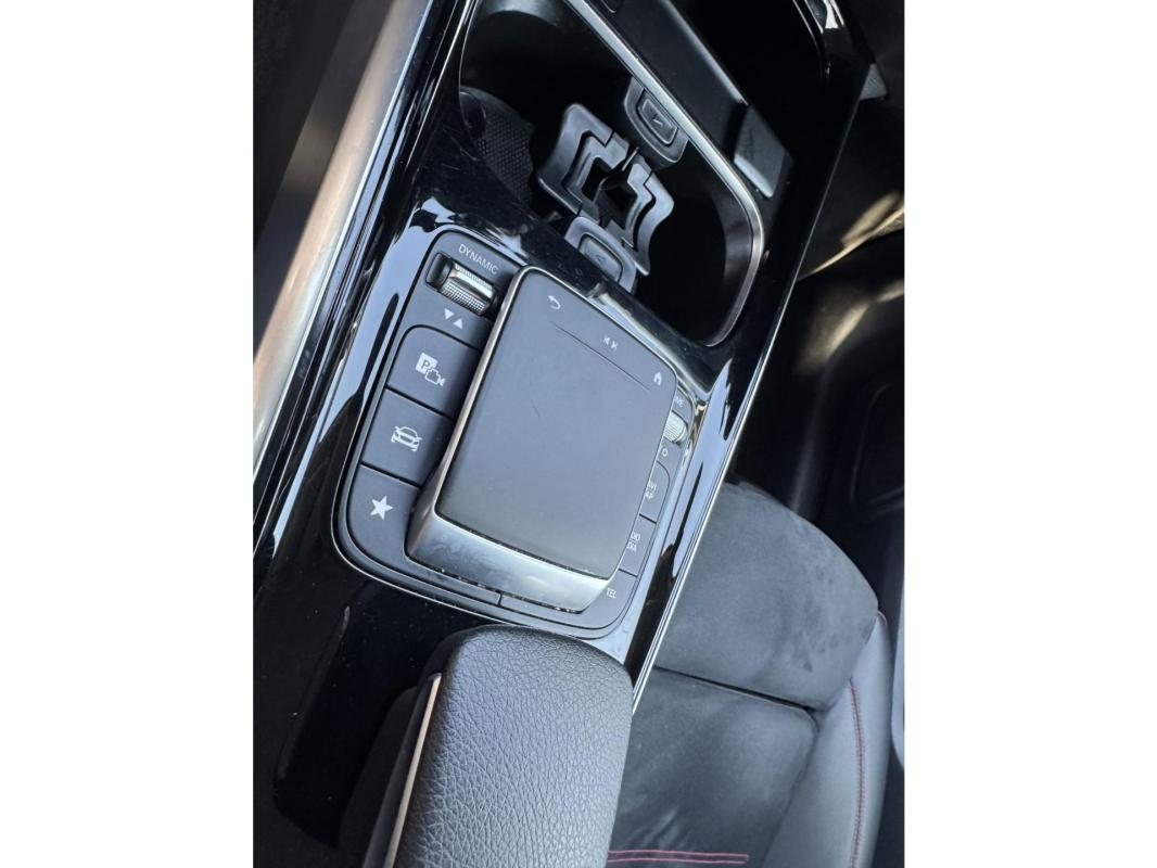 Mercedes-Benz Classe Gl GLB 220 d - BV 8G-DCT SUV BM X247 AMG Line / 5 places SUIVI GARANTIE 12 MOIS