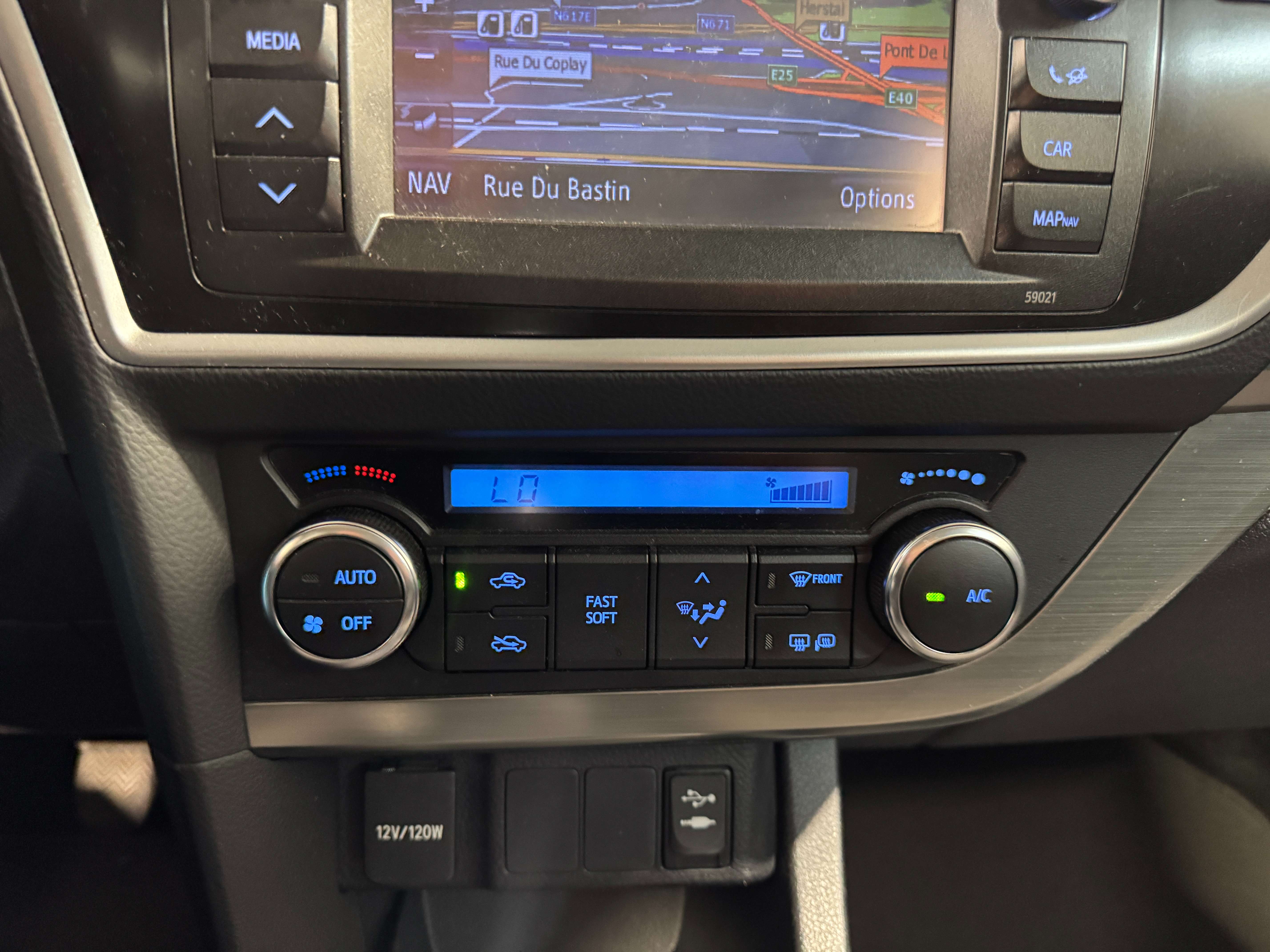Toyota Auris ** 1.4 ** D-4D ** Life ** Marchand ou export **