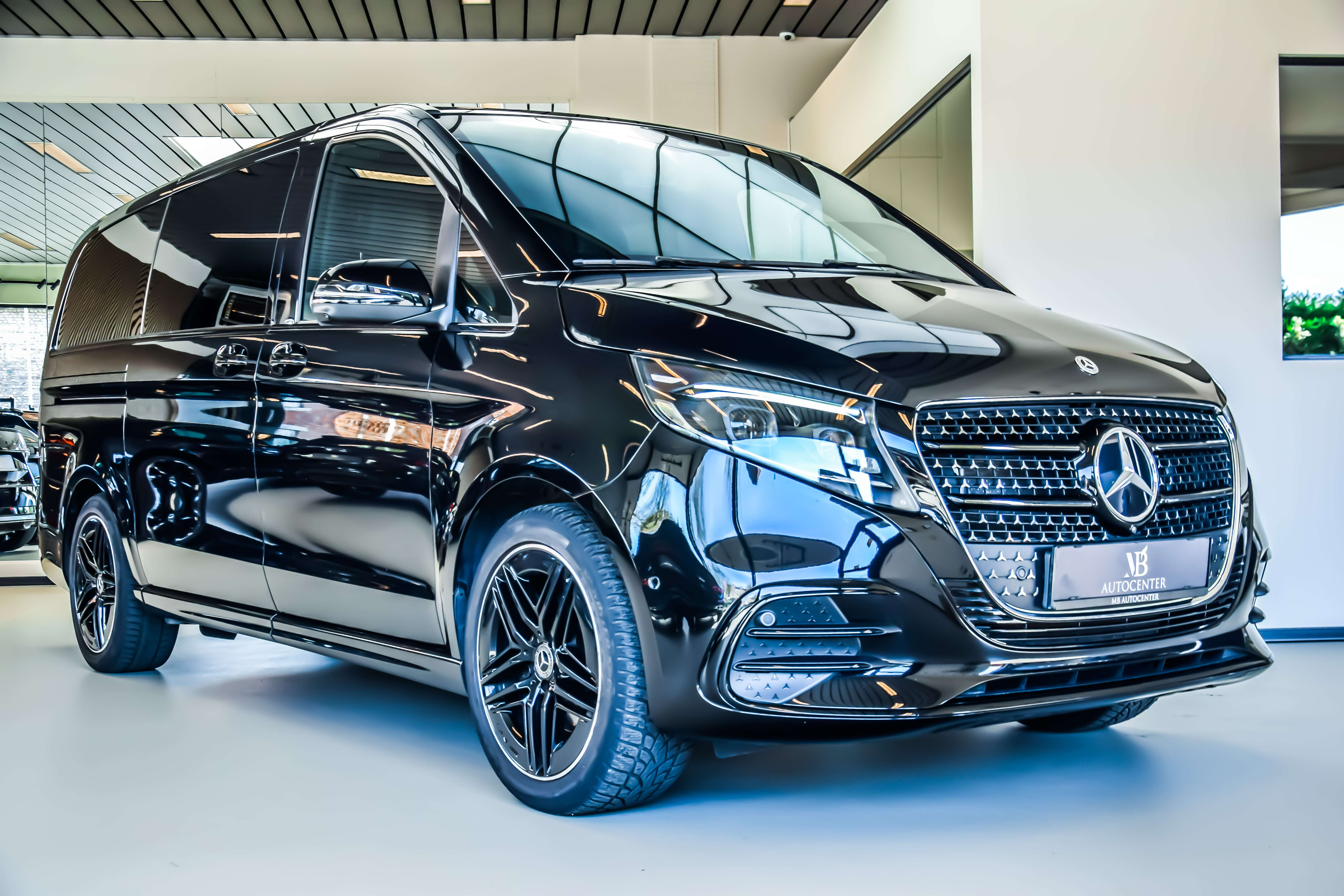Mercedes-Benz V 300 d L2 AMG-Line 09/2024 - Full Option!!