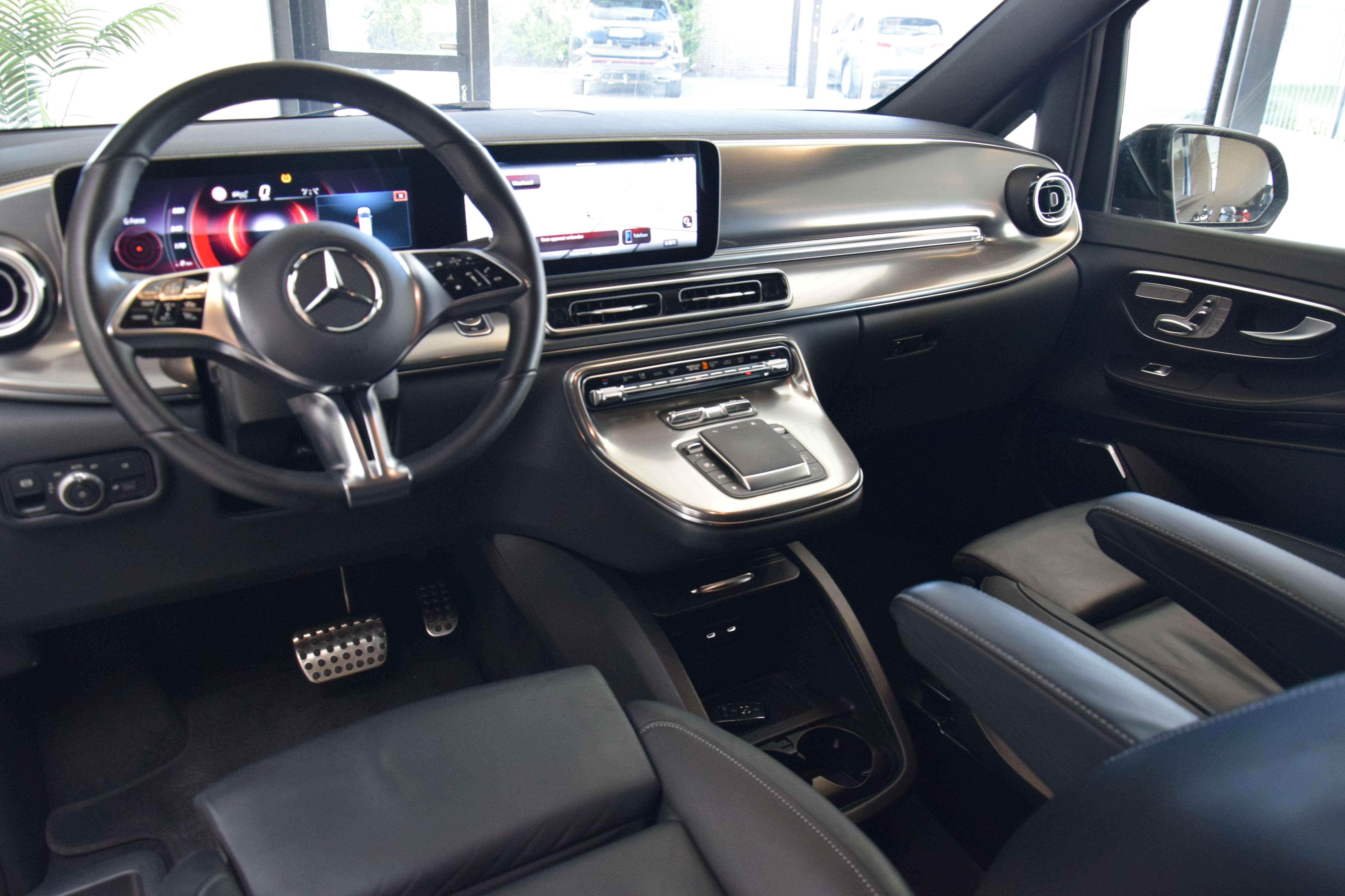 Mercedes-Benz V 300 d L2 AMG-Line 09/2024 - Full Option!!