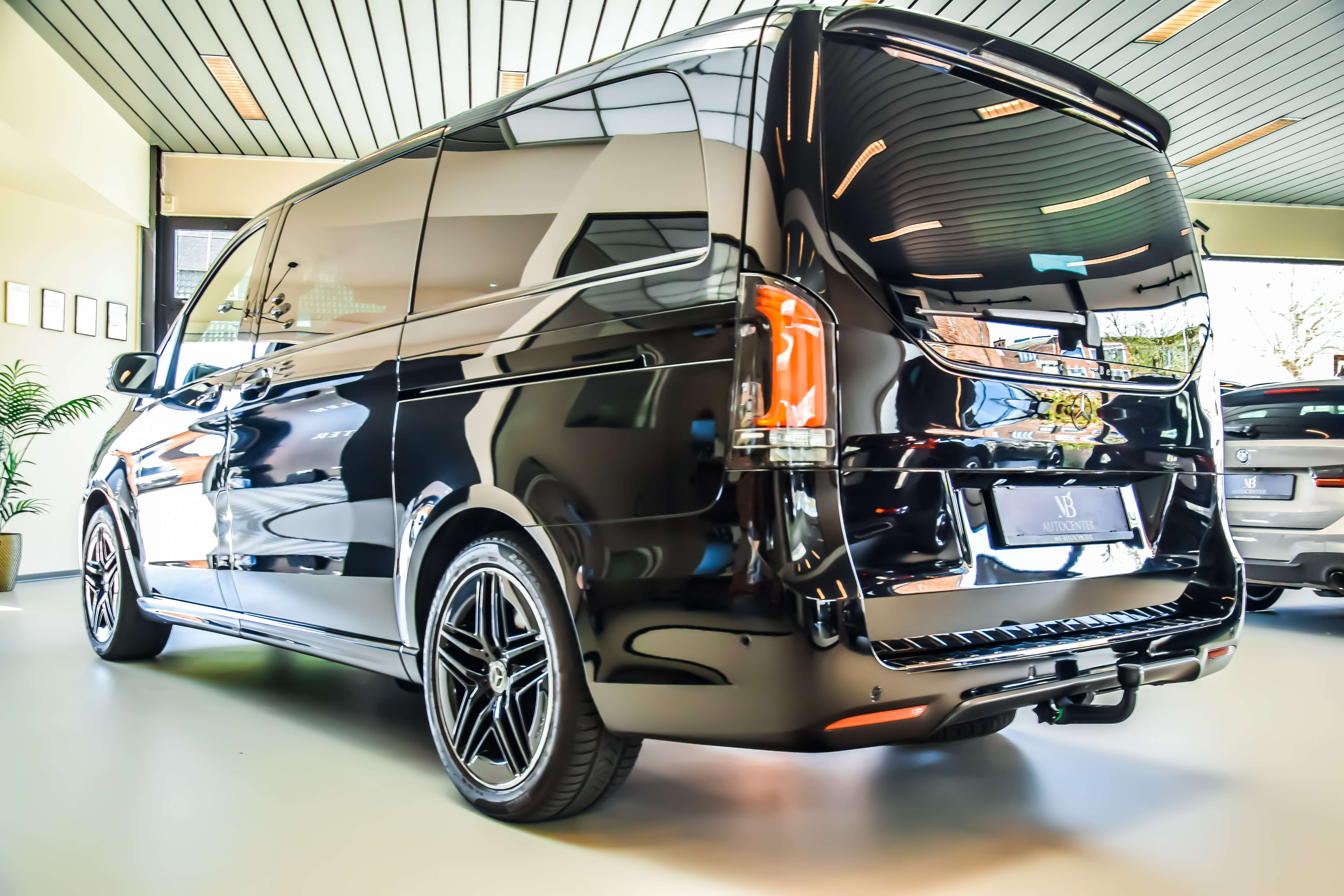 Mercedes-Benz V 300 d L2 AMG-Line 09/2024 - Full Option!!