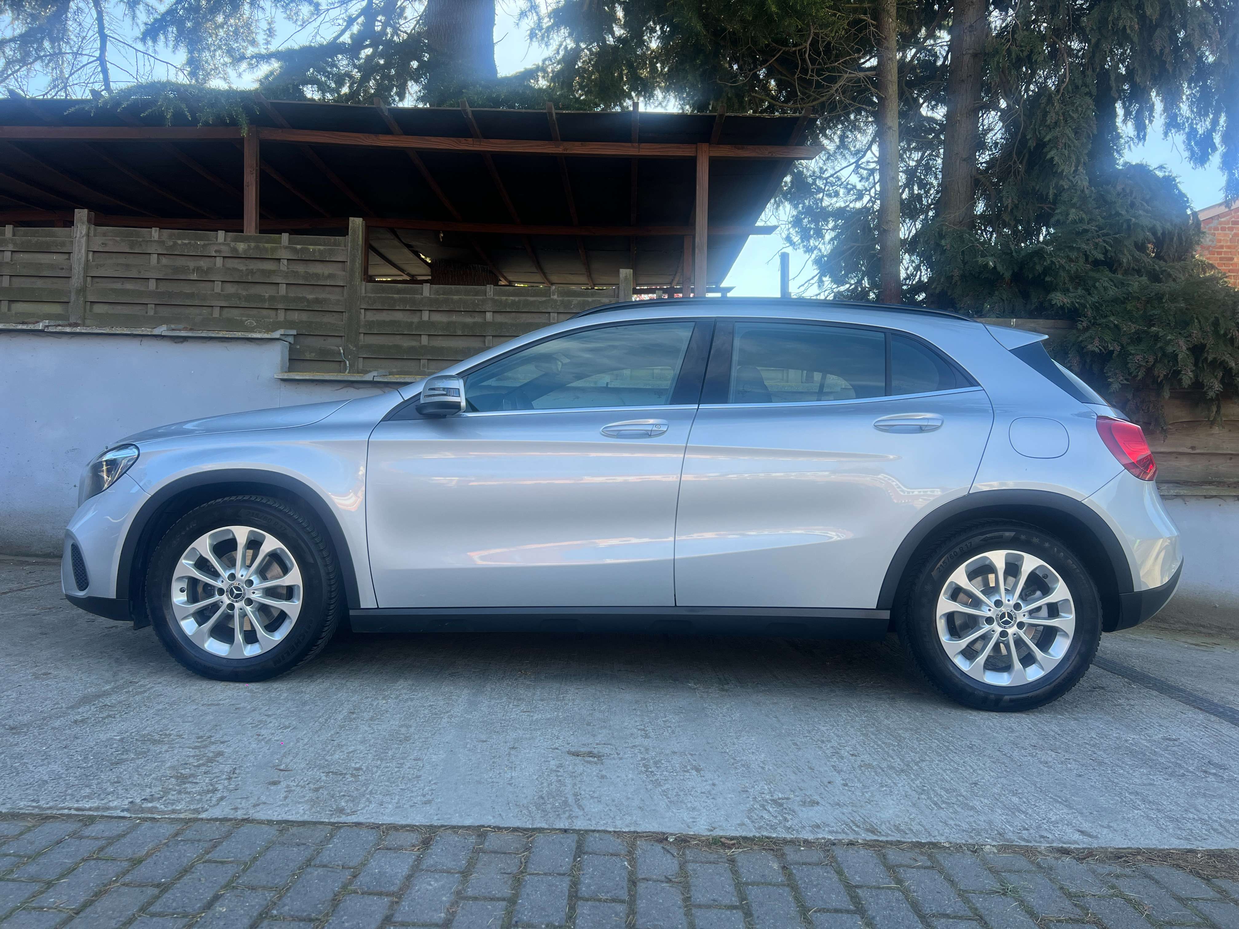 Mercedes-Benz GLA 180 Pack Sport Business Solution Automatique