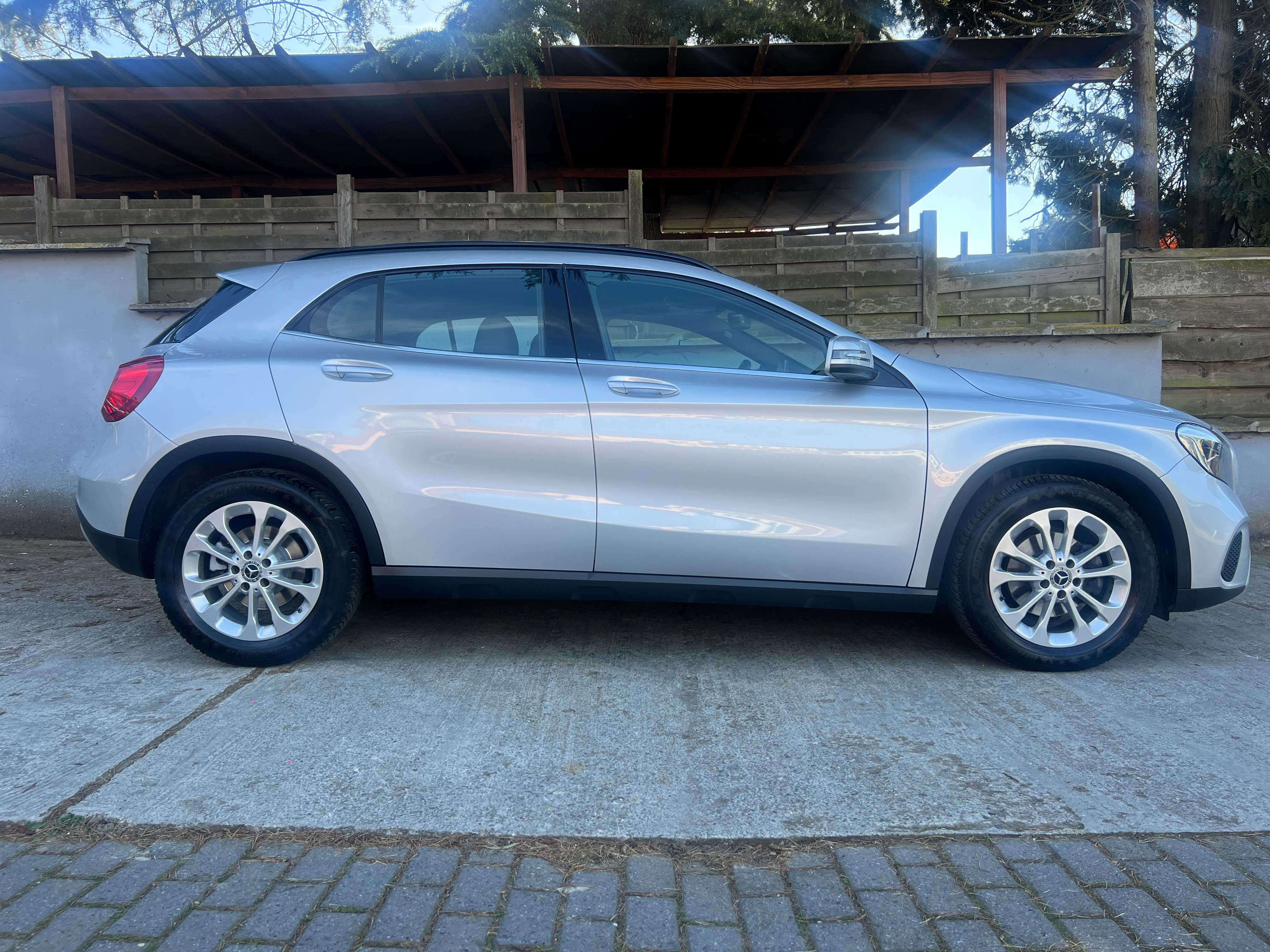 Mercedes-Benz GLA 180 Pack Sport Business Solution Automatique