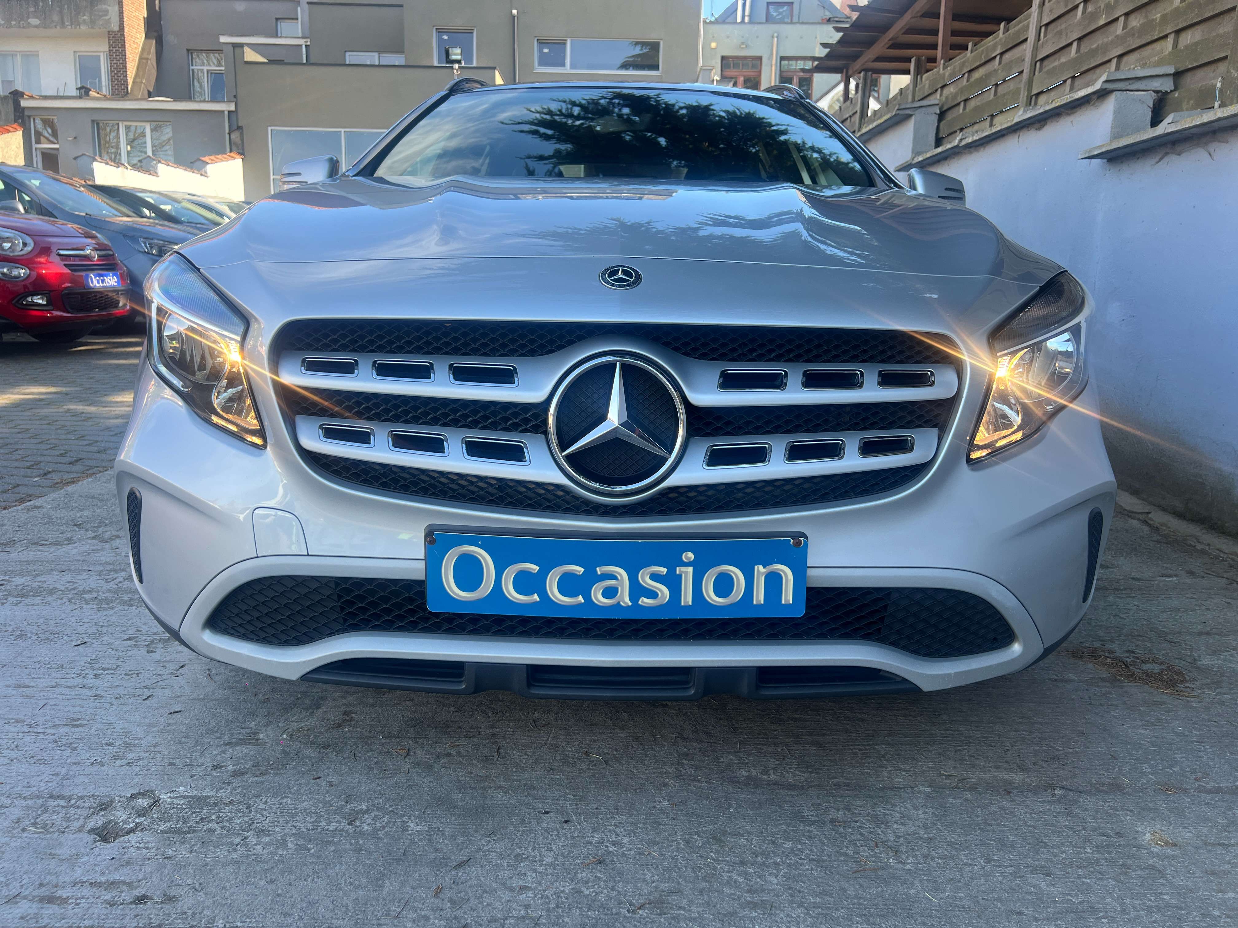 Mercedes-Benz GLA 180 Pack Sport Business Solution Automatique