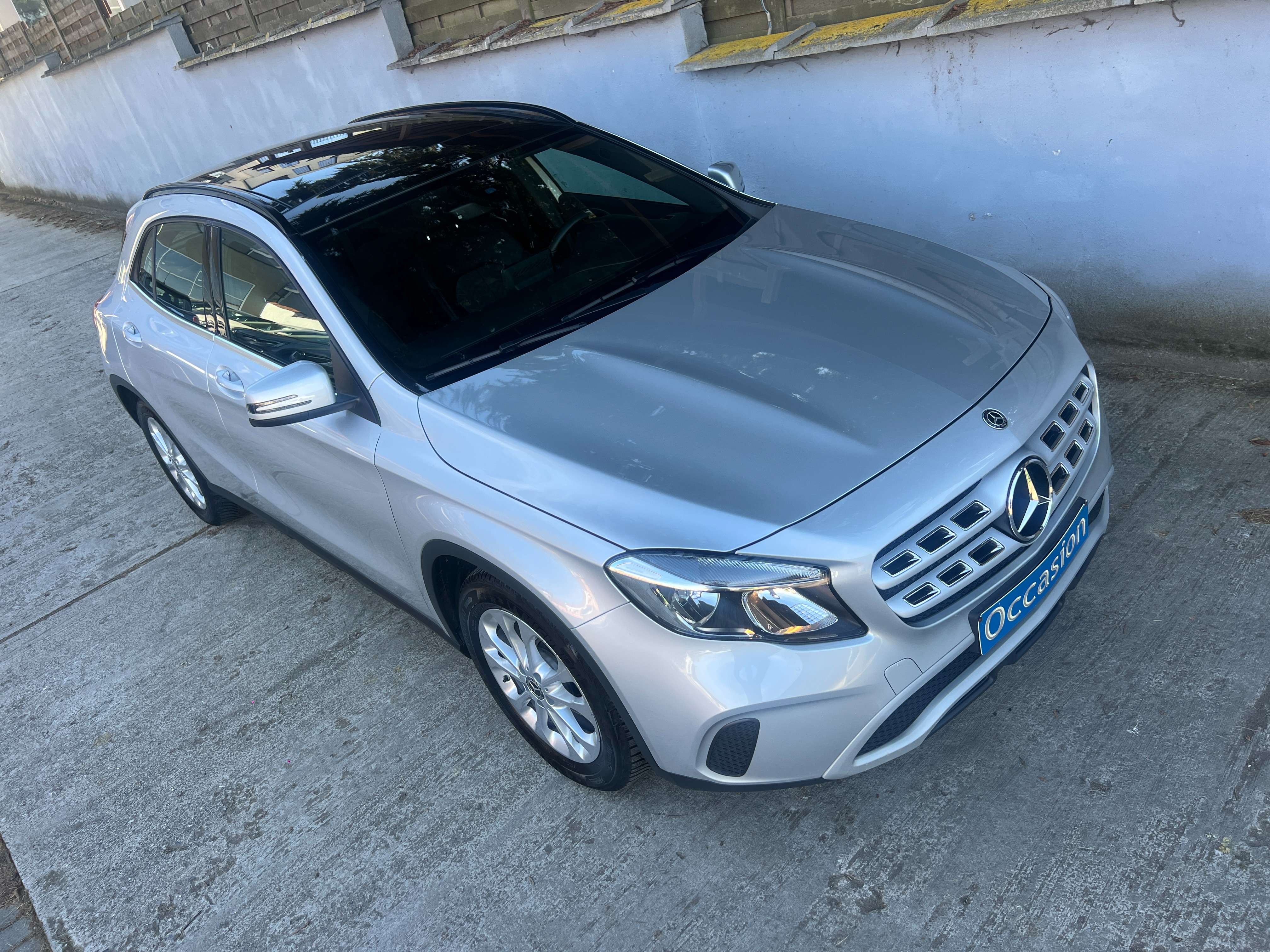 Mercedes-Benz GLA 180 Pack Sport Business Solution Automatique
