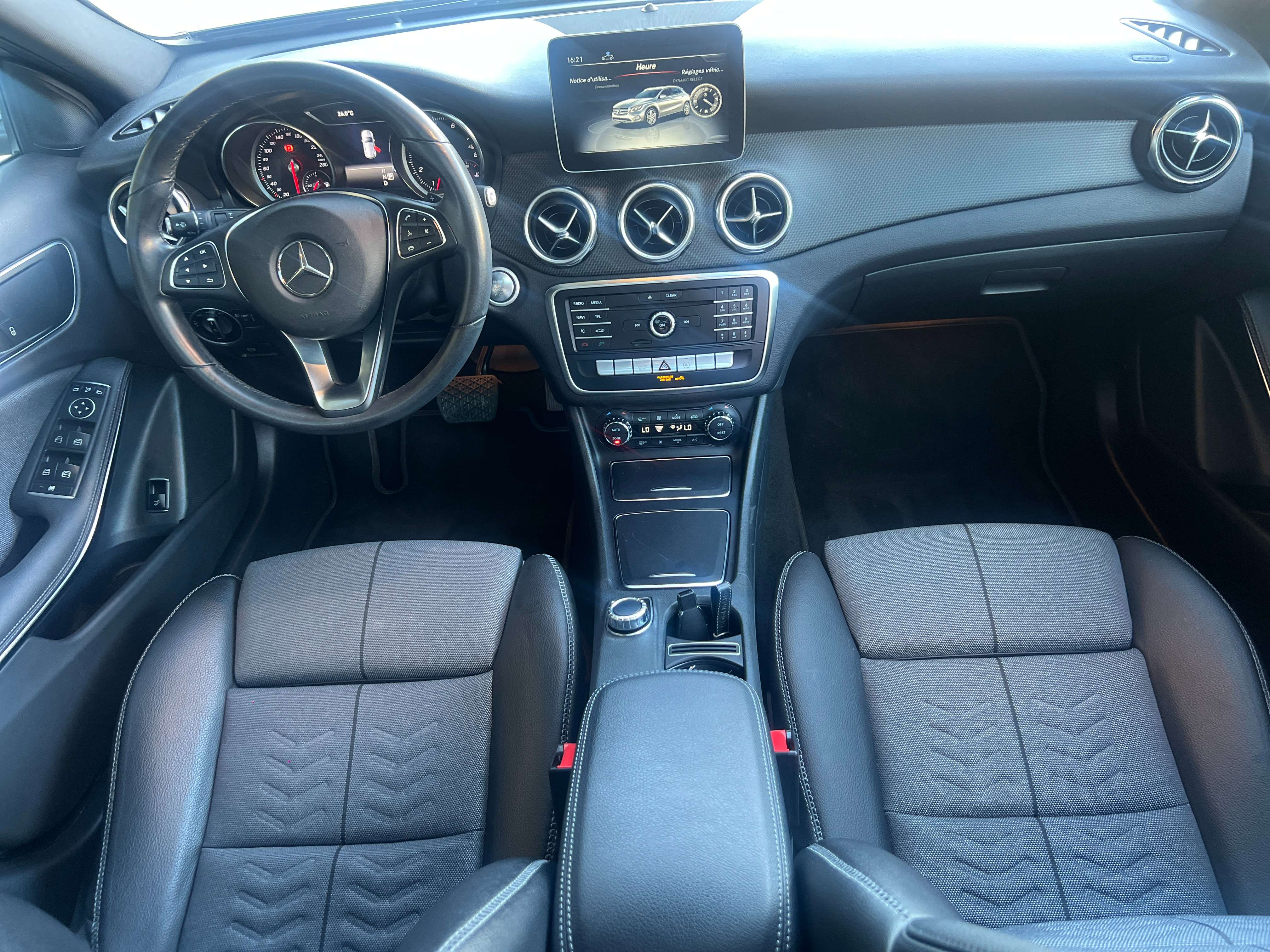 Mercedes-Benz GLA 180 Pack Sport Business Solution Automatique
