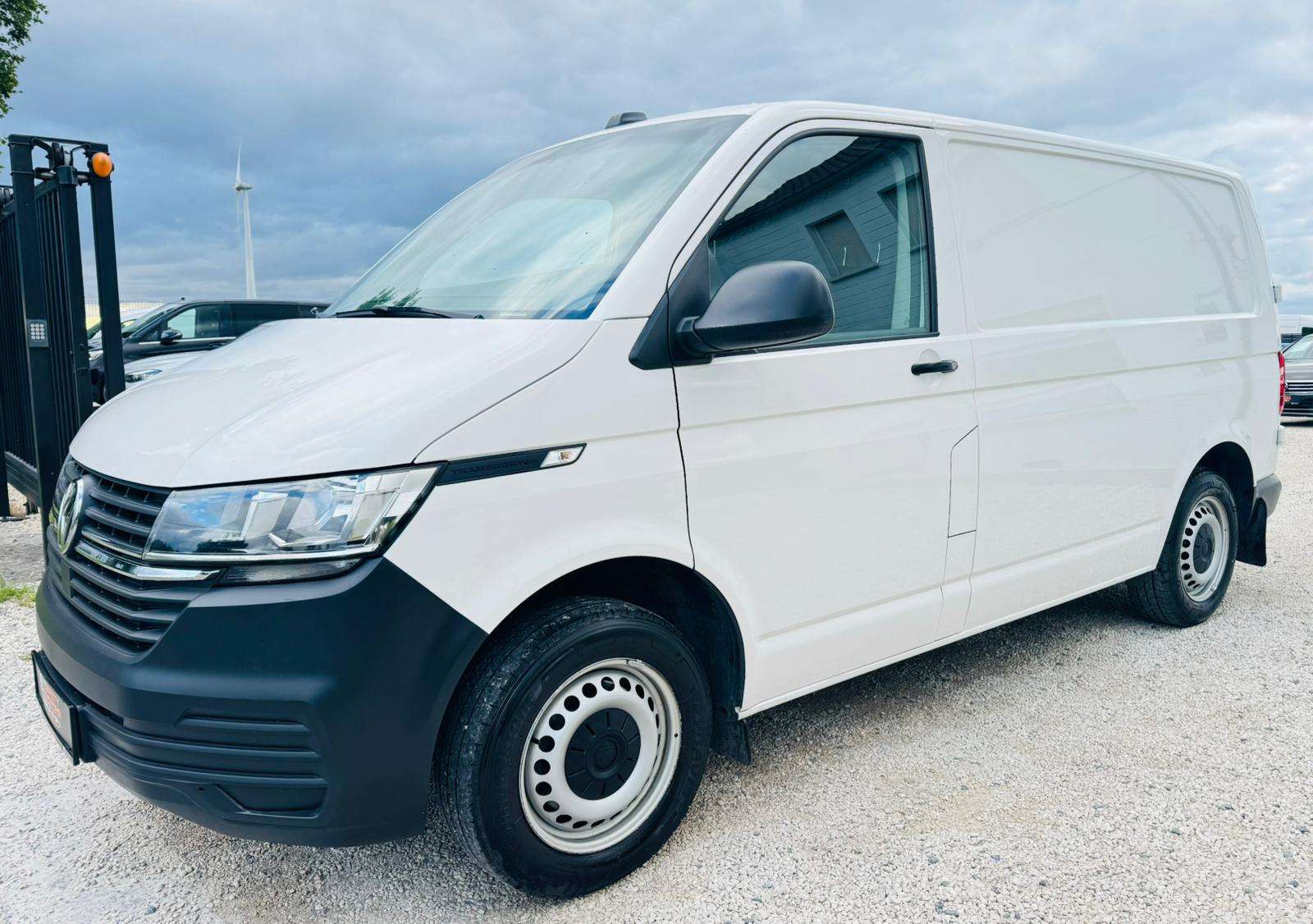 Volkswagen T6.1 Transporter 2.0 TDi SCR utilitaire 2 places gps airco garantie de 12 mois