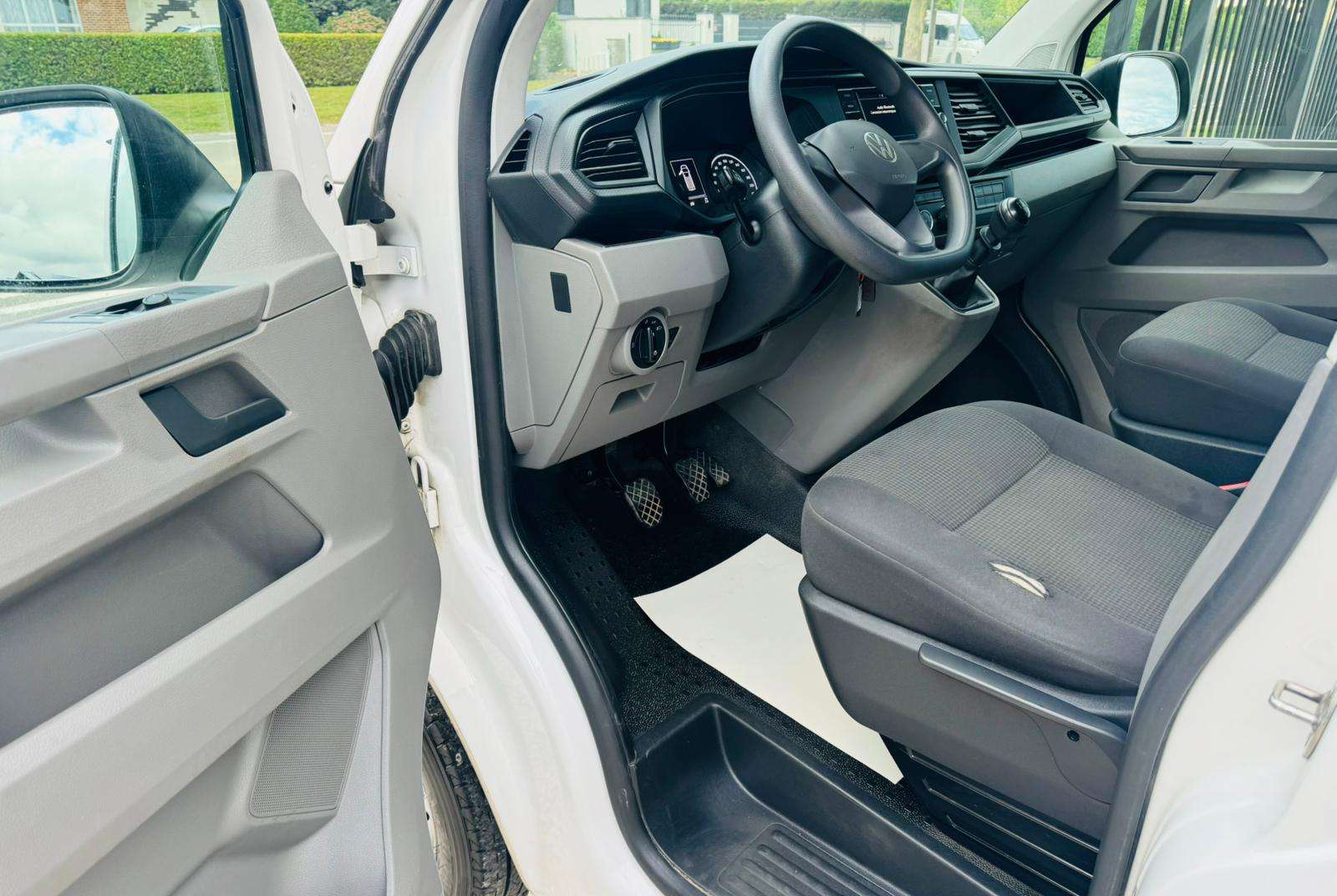 Volkswagen T6.1 Transporter 2.0 TDi SCR utilitaire 2 places gps airco garantie de 12 mois