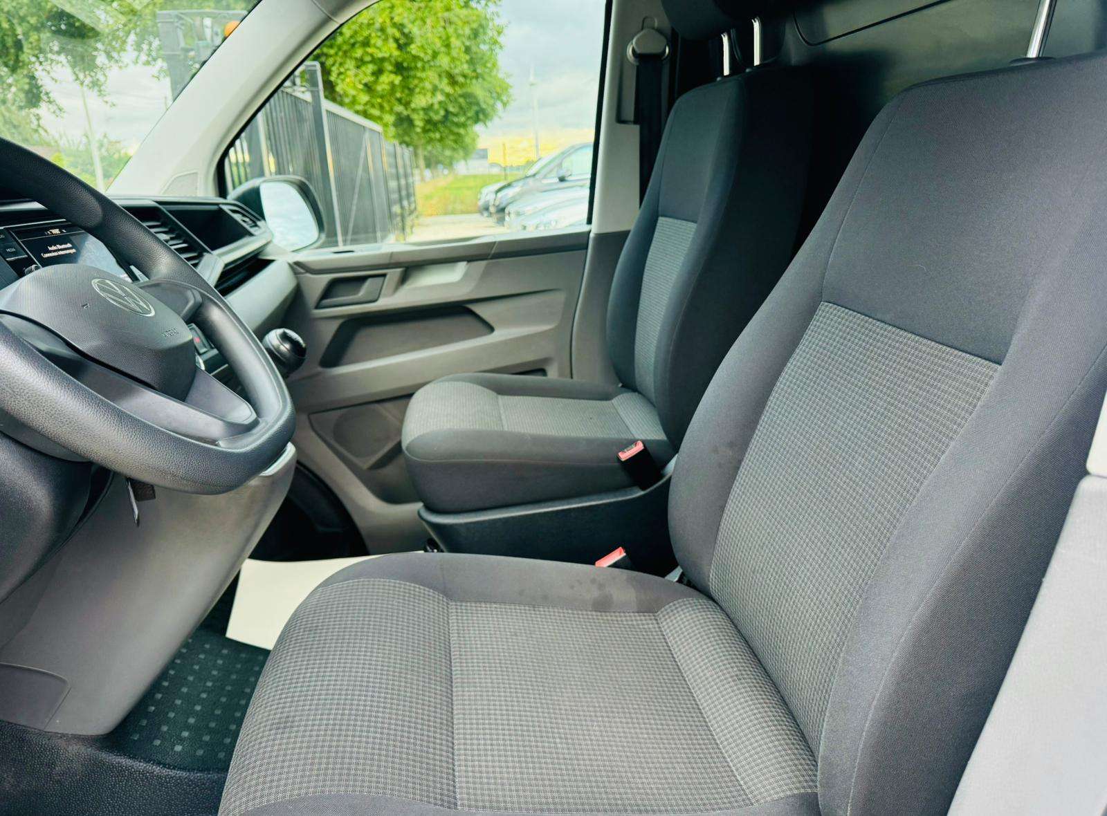 Volkswagen T6.1 Transporter 2.0 TDi SCR utilitaire 2 places gps airco garantie de 12 mois