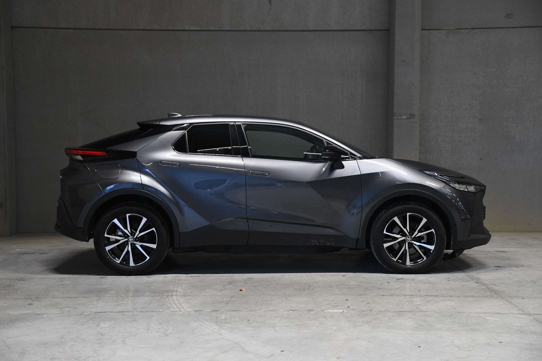 Toyota C-HR Plug-in 19g Co2 - ACC - Stuurwielverw. - Carplay