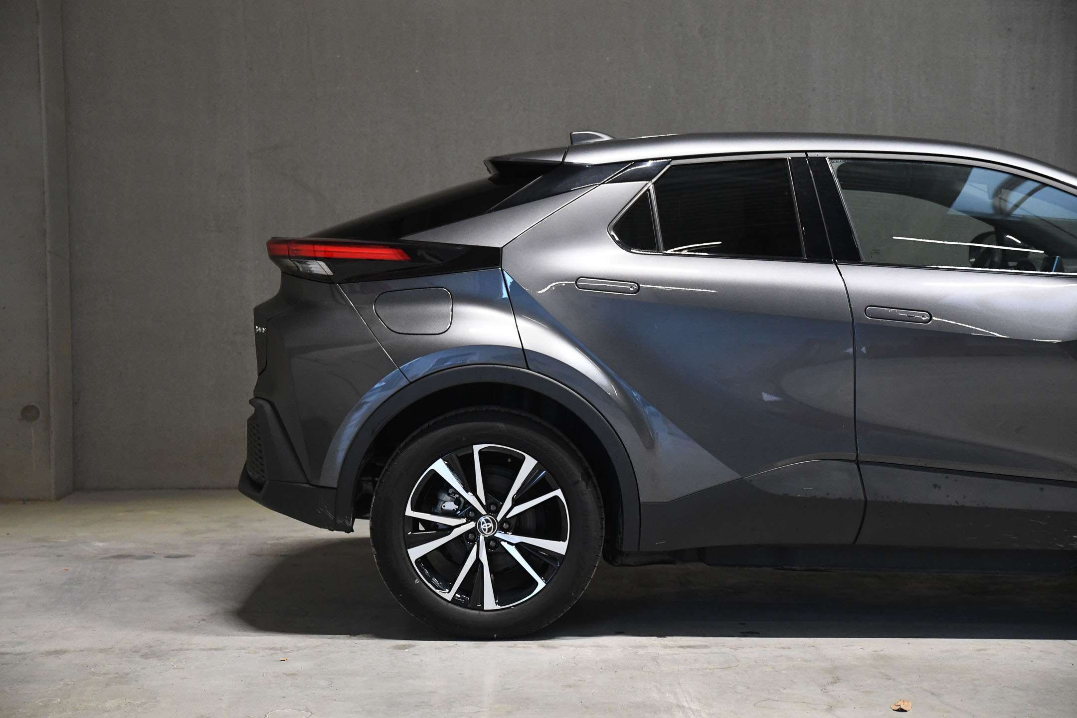 Toyota C-HR Plug-in 19g Co2 - ACC - Stuurwielverw. - Carplay
