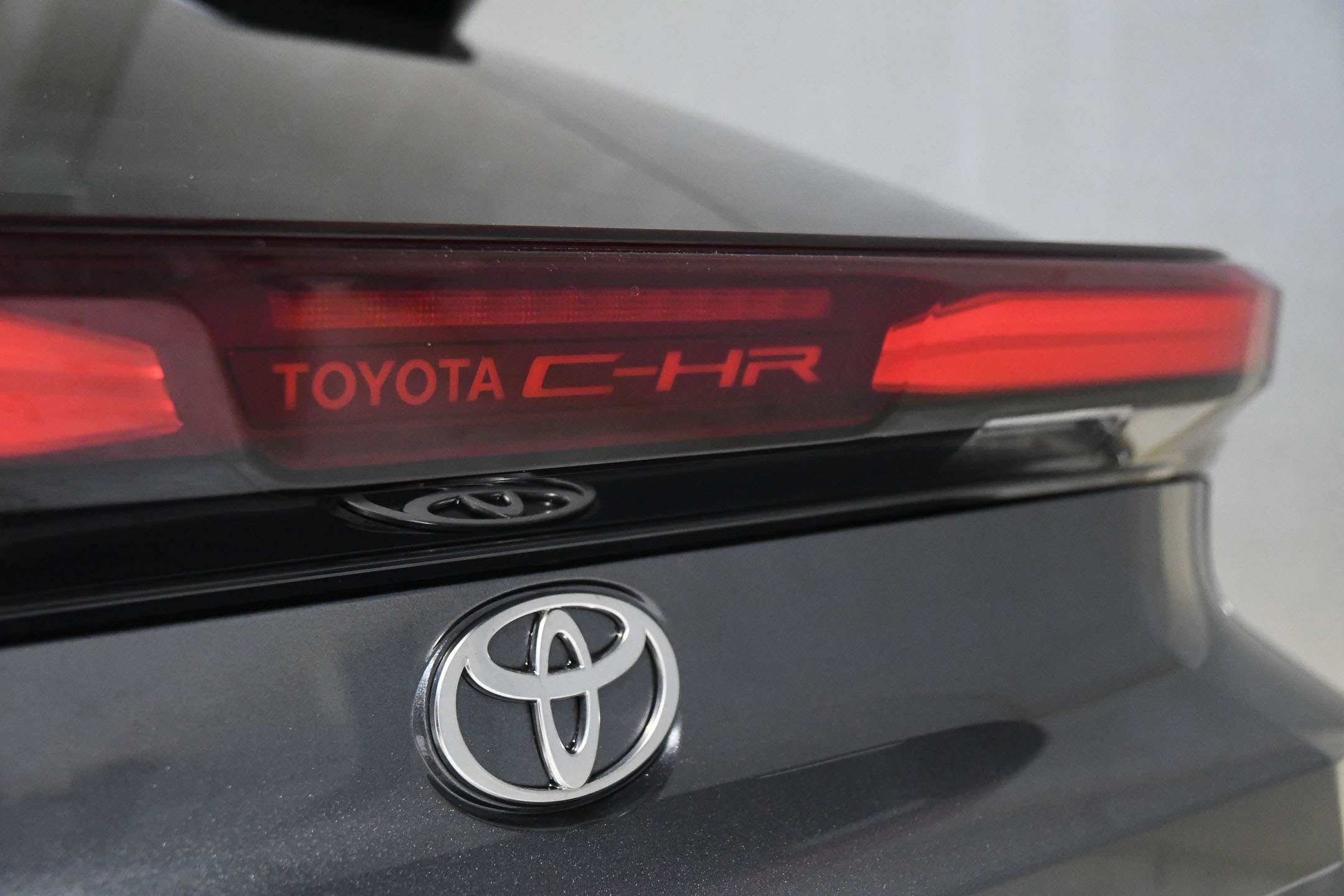 Toyota C-HR Plug-in 19g Co2 - ACC - Stuurwielverw. - Carplay