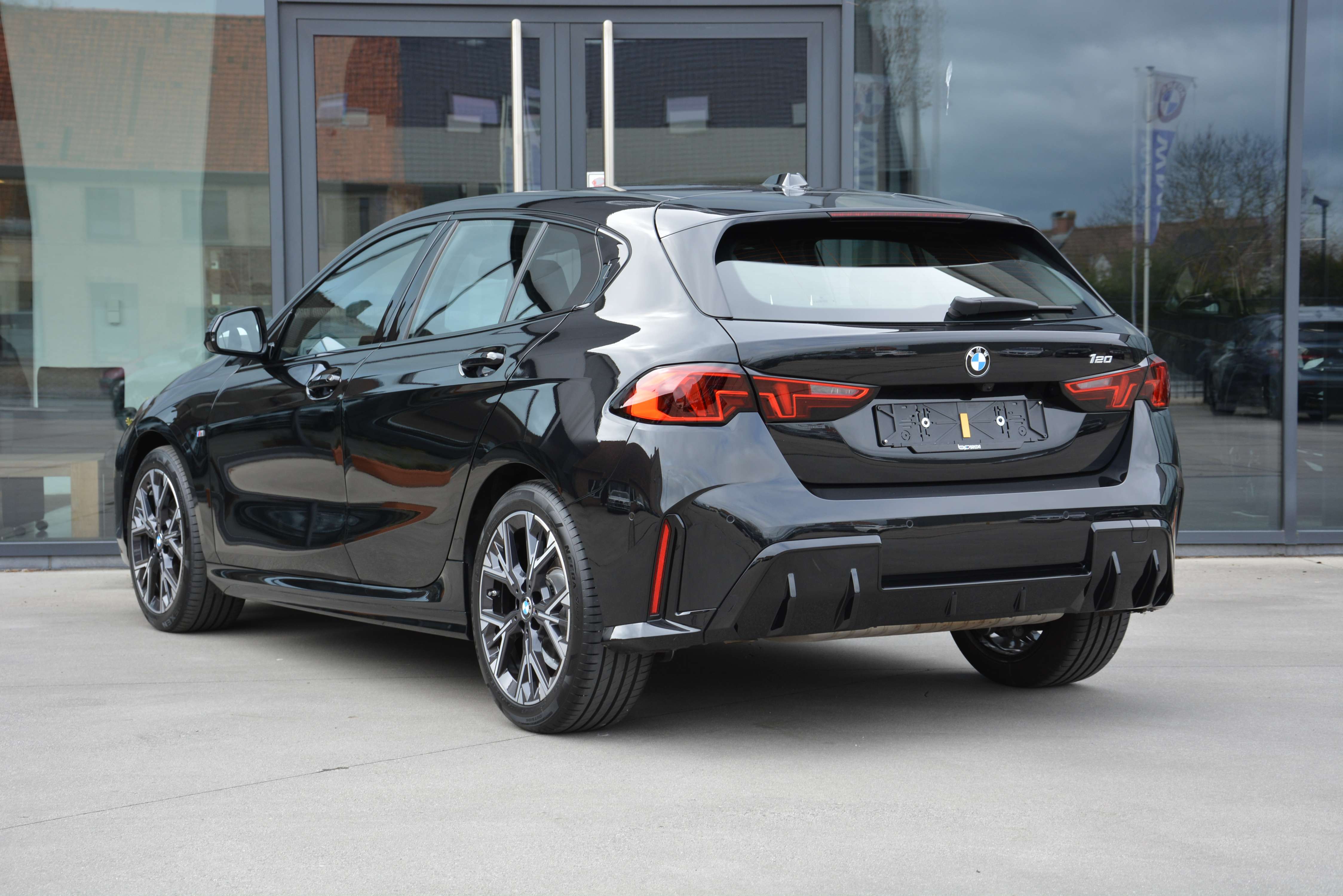 BMW 120 I M-Sport/ Alcantara/ Camera/ Carplay
