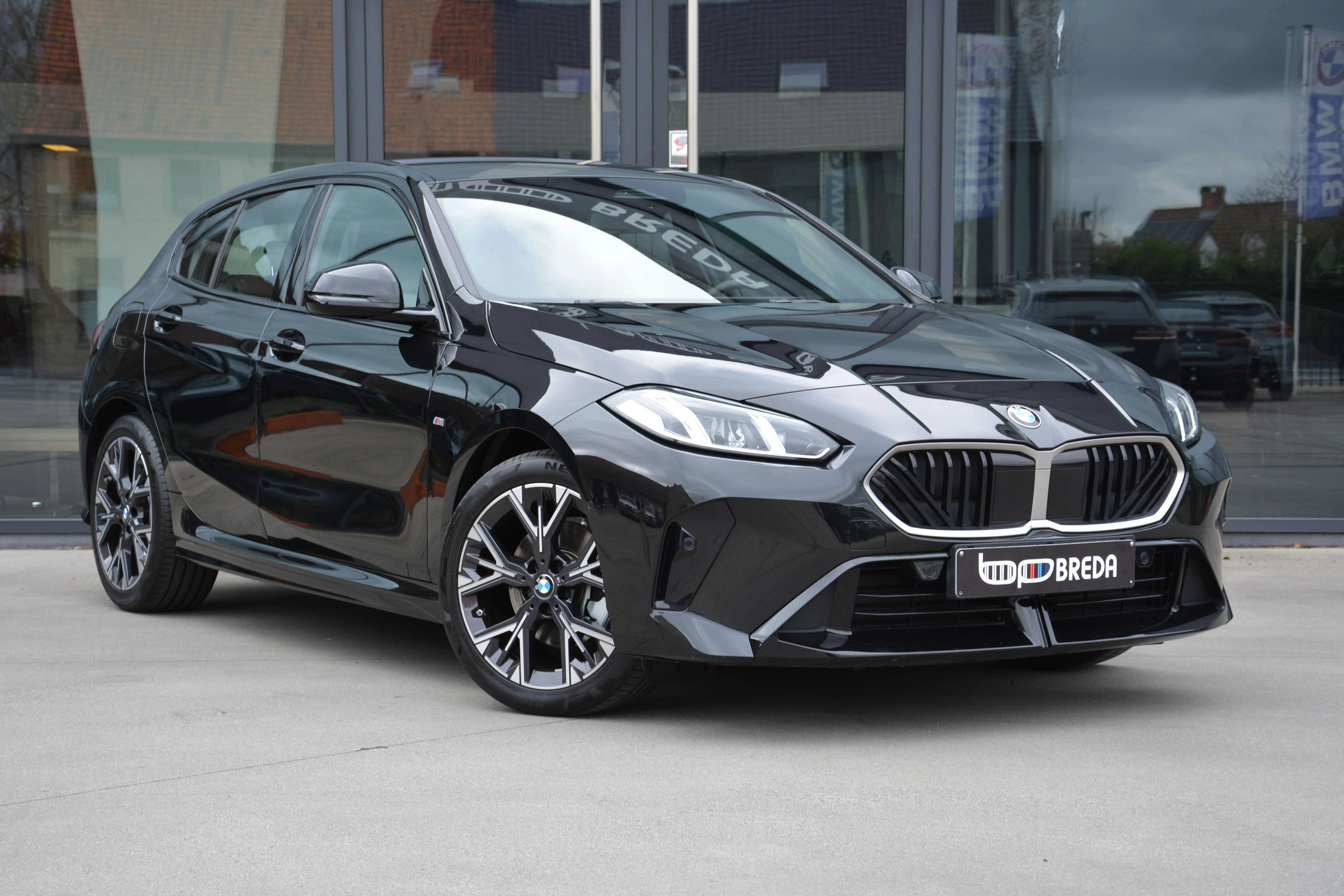 BMW 120 I M-Sport/ Alcantara sport seats/ Camera/ Carplay