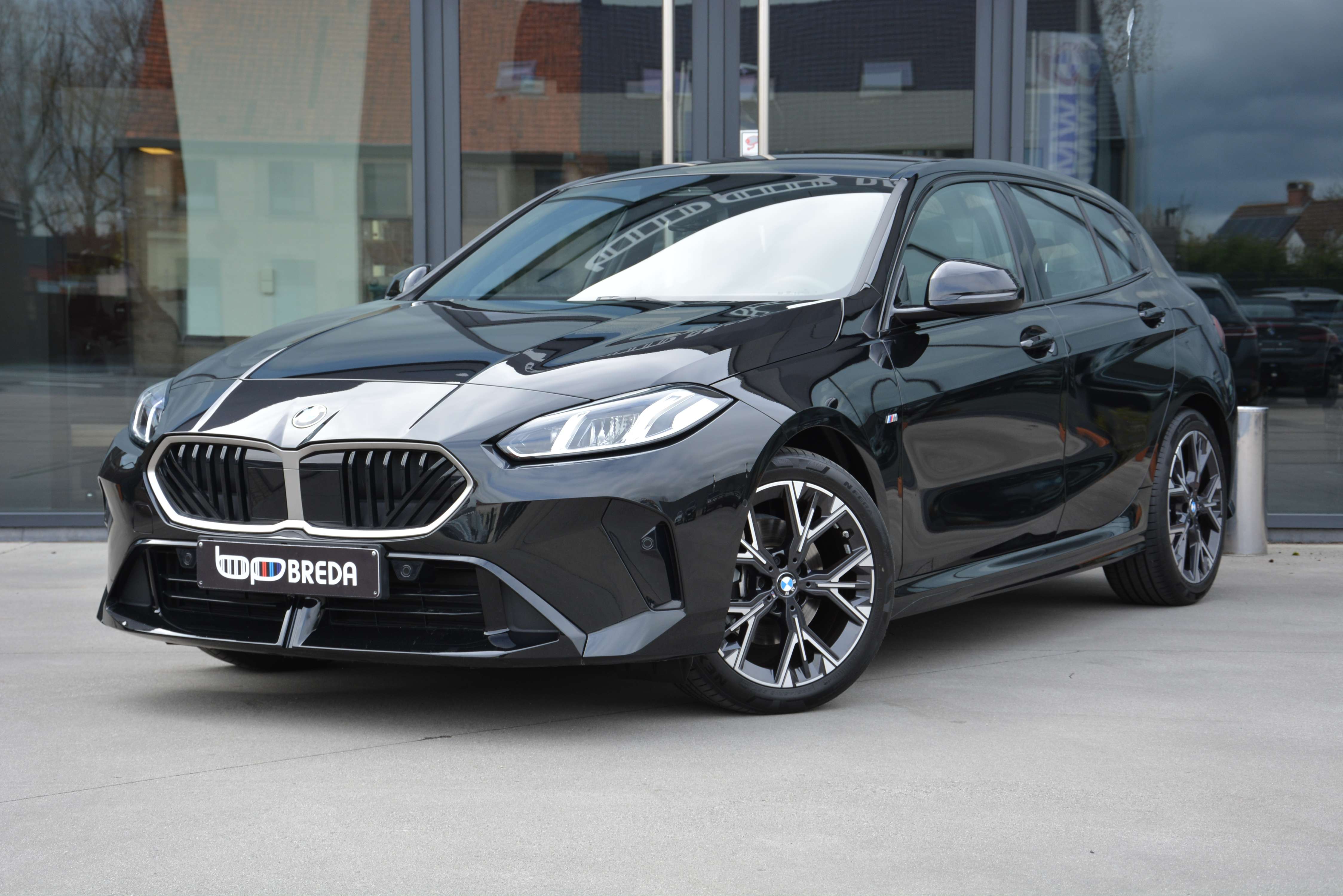 BMW 120 I M-Sport/ Alcantara sport seats/ Camera/ Carplay