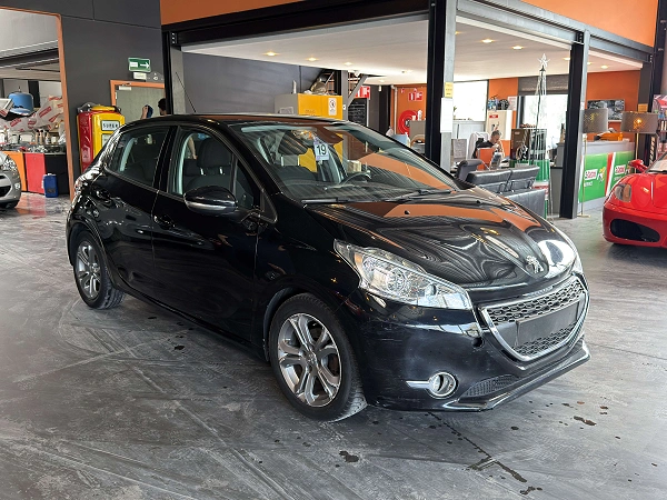 Peugeot 208 208 1.6 e-HDi Allure STT ETG/12 mois de garantie