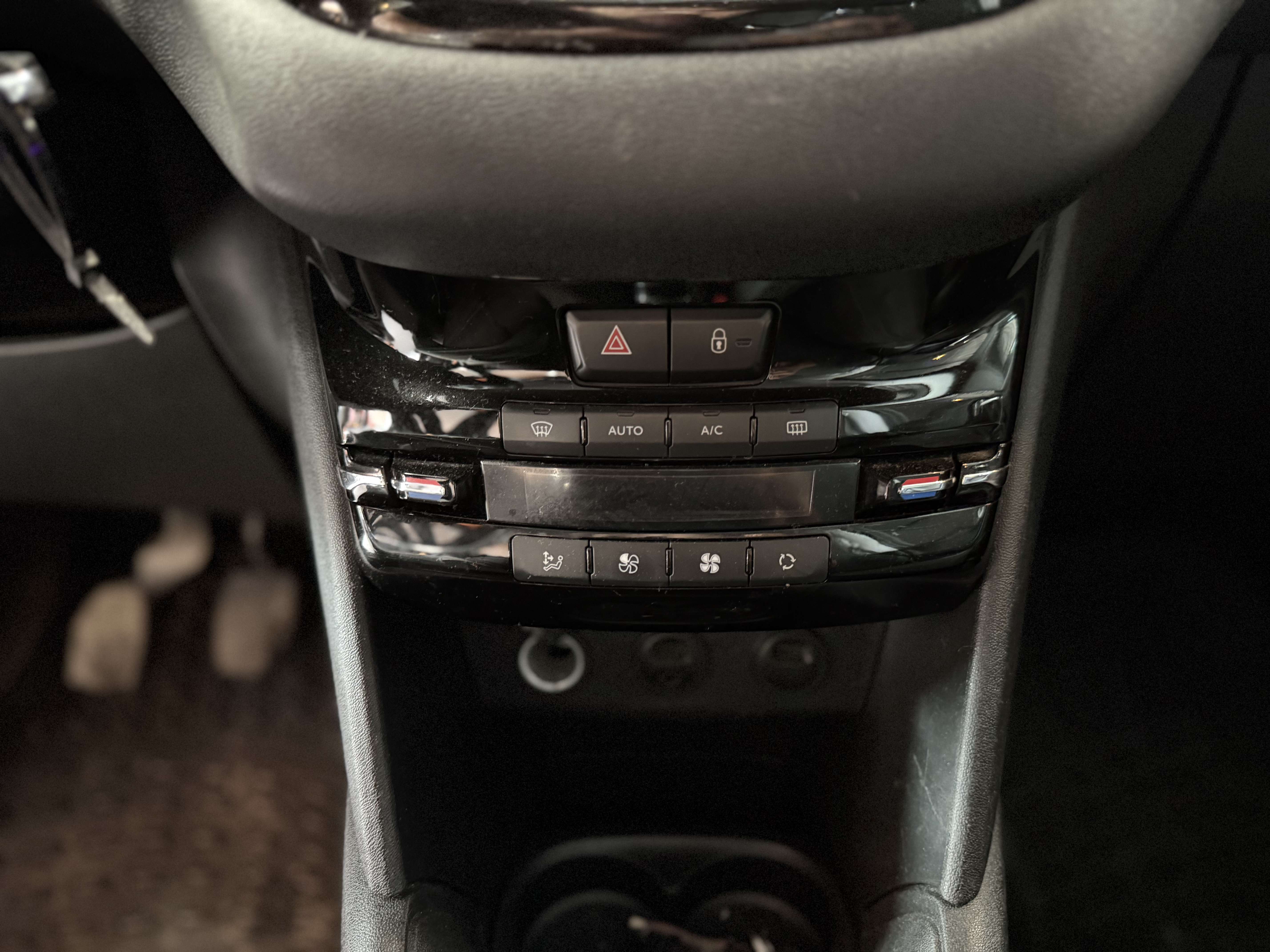 Peugeot 208 208 1.6 e-HDi Allure STT ETG/12 mois de garantie