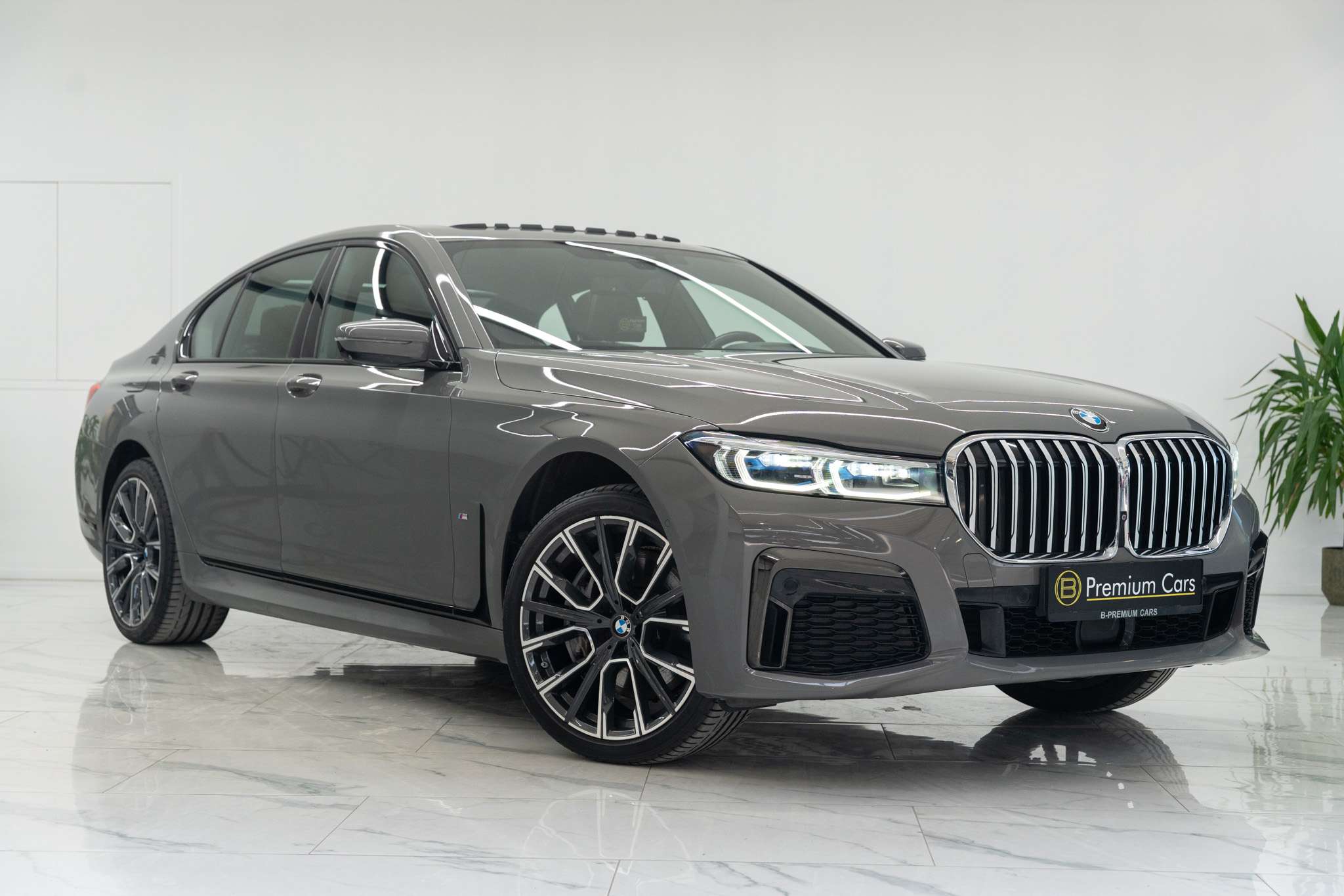 BMW 745 e M pack Individual/FULL OPTIONS!/Laser/ACC/360°/