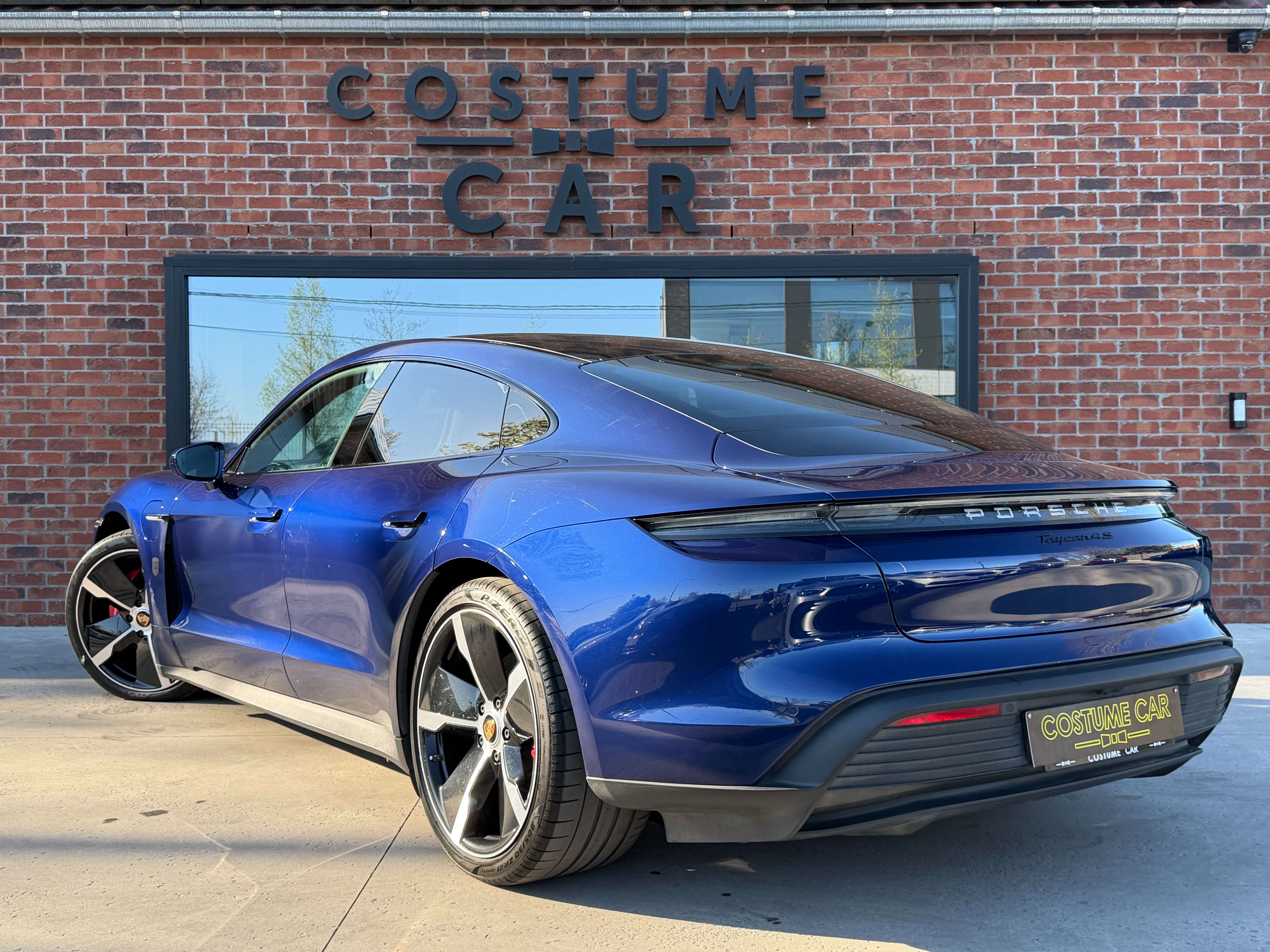 Porsche Taycan 4S - Trappes électriques - Bose - Toit panoramique