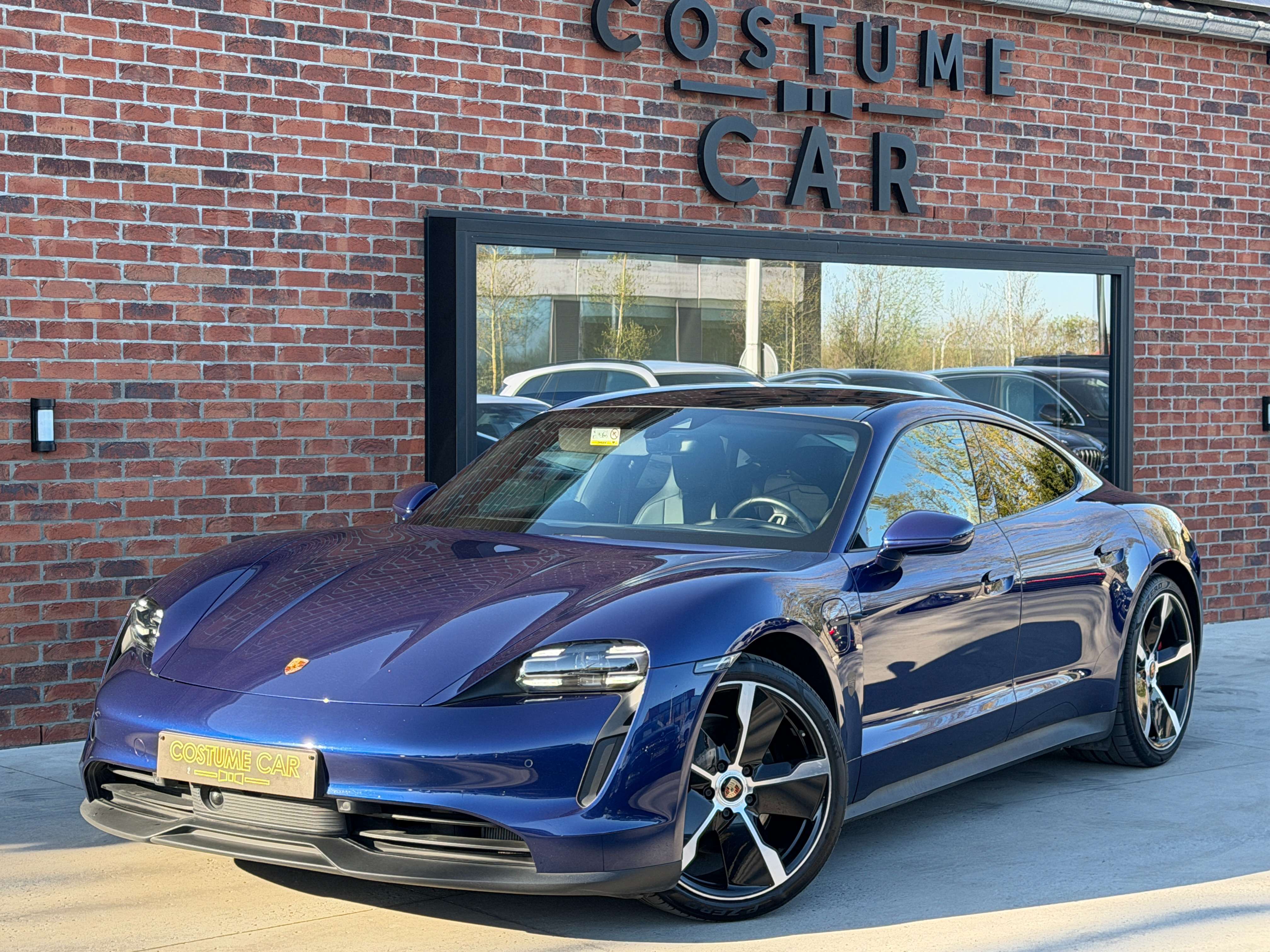 Porsche Taycan 4S - Trappes électriques - Bose - Toit panoramique