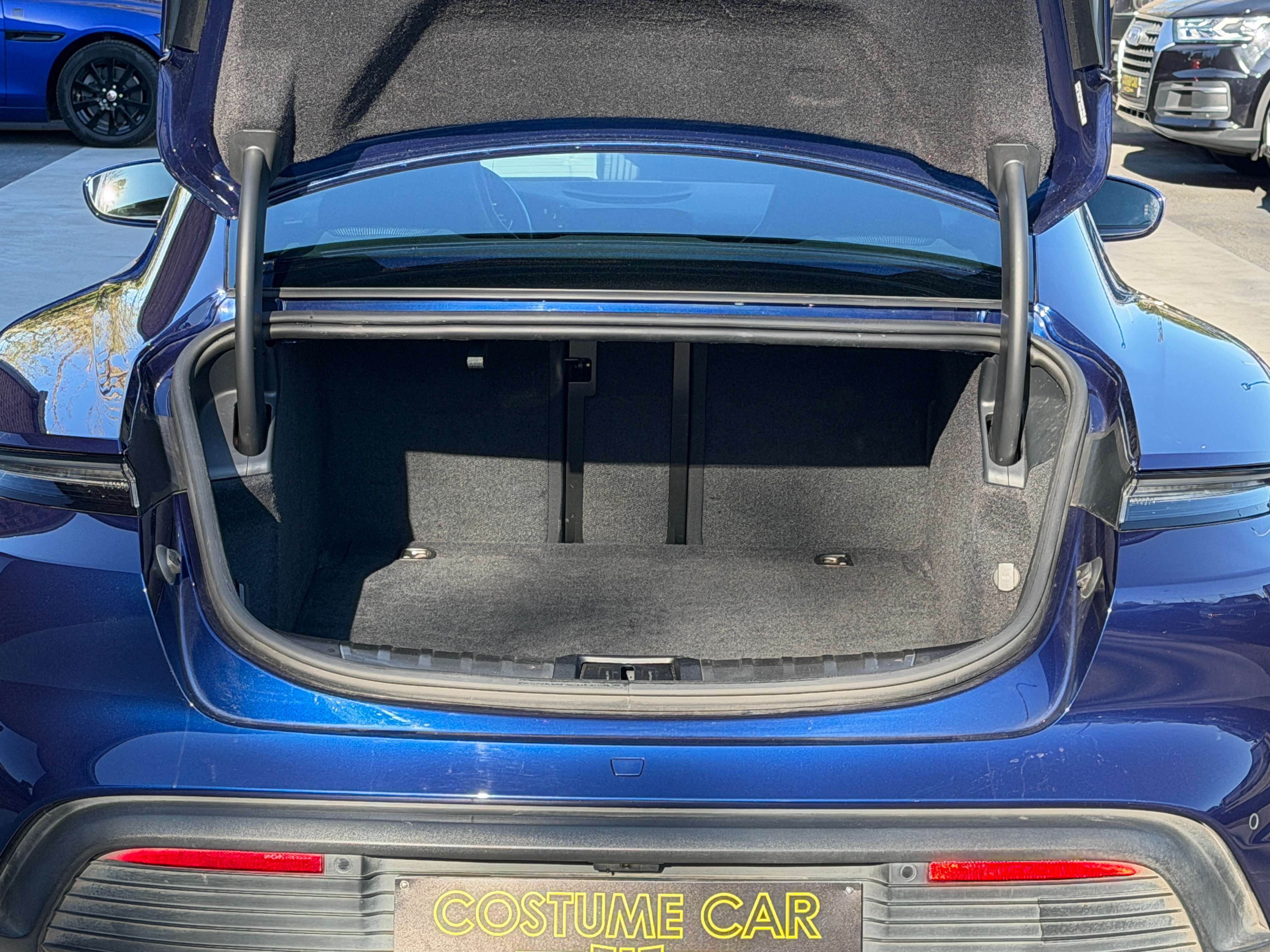 Porsche Taycan 4S - Trappes électriques - Bose - Toit panoramique