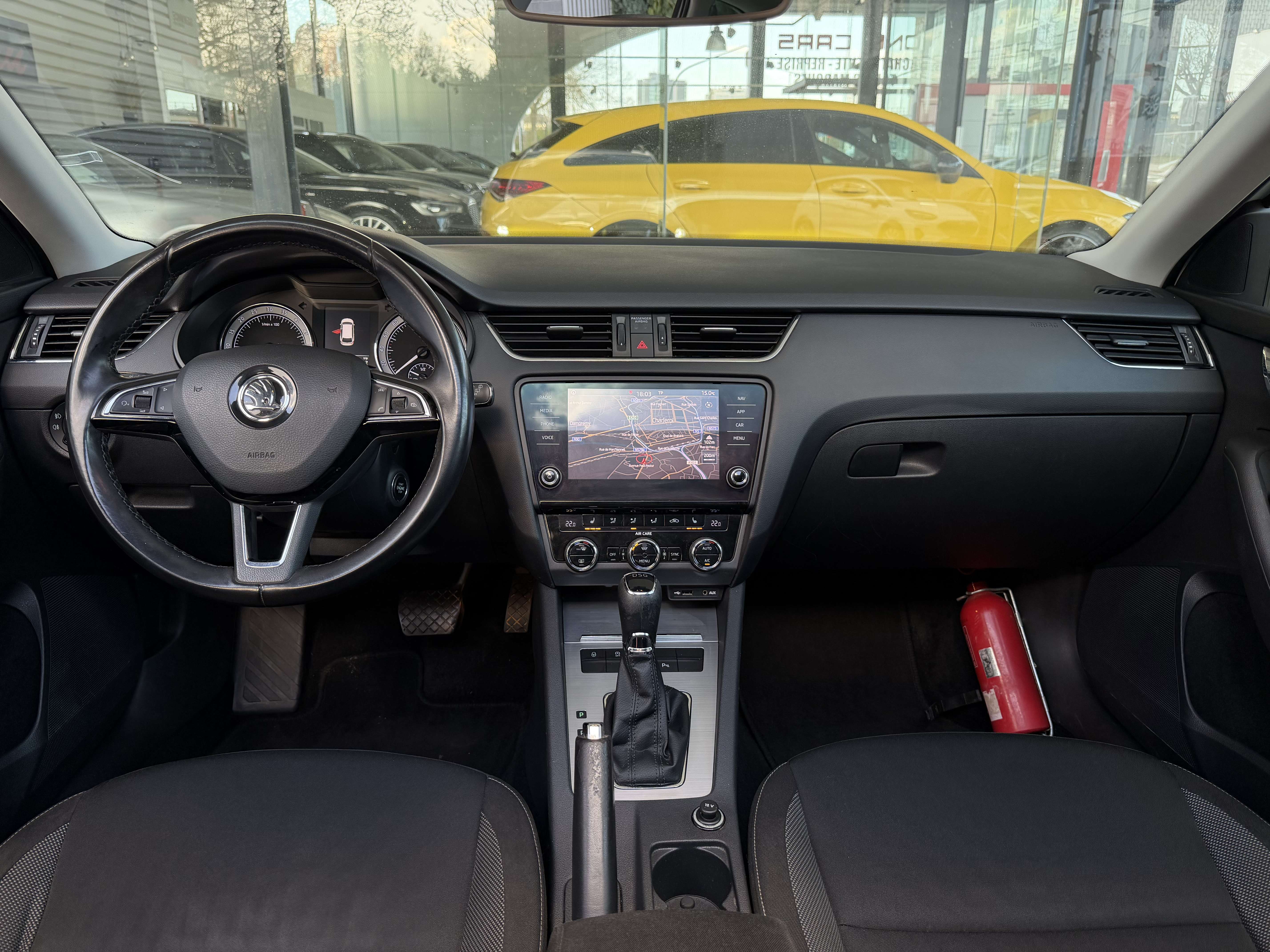 Skoda Octavia AUTOMATIQUE 1.6 TDi CARPLAY-TOIT PANO-GPS-BIXENON-