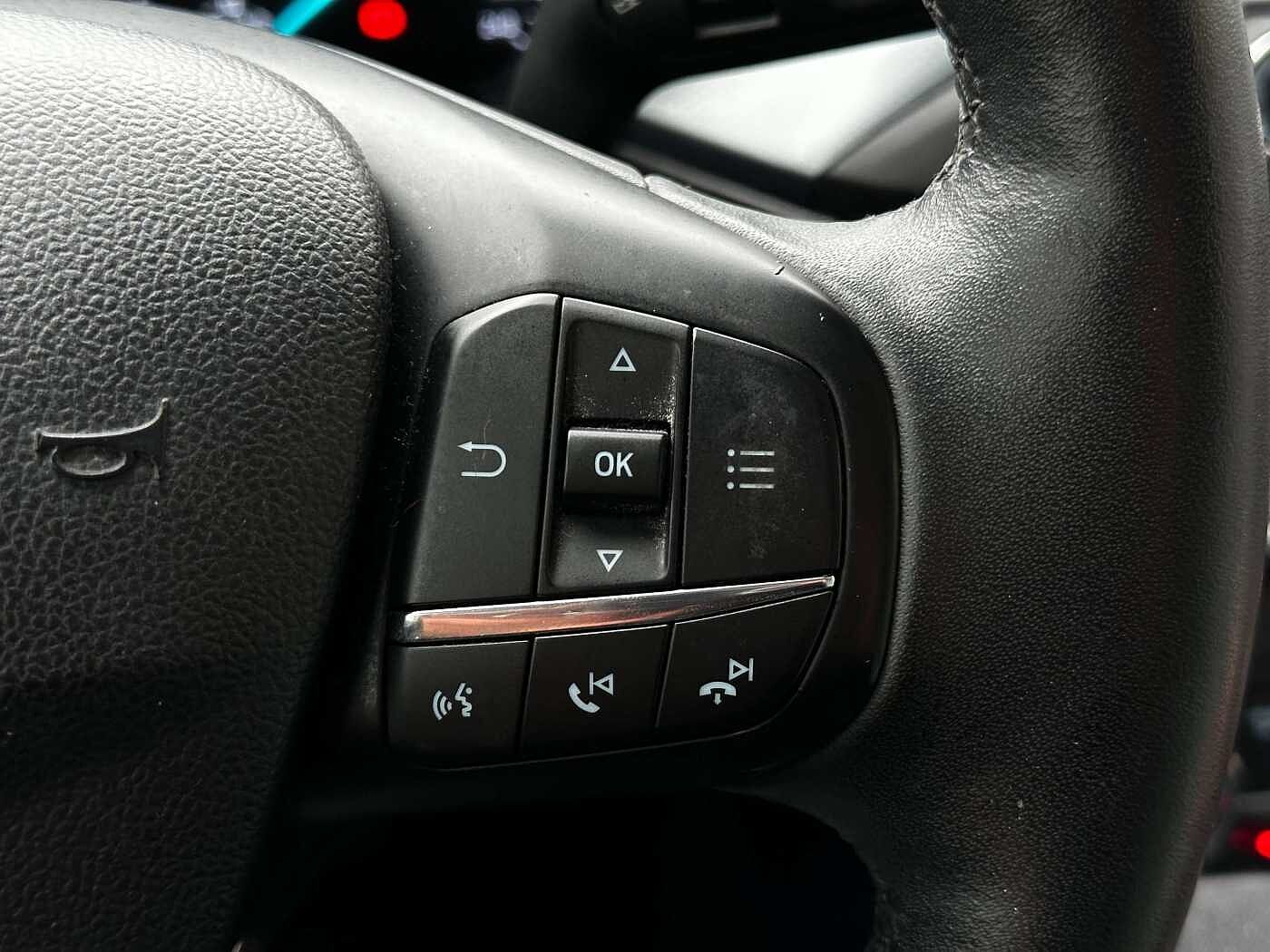 Ford Focus Active 1.0 EcoBoost Business FULL LED/GPS/CRUISE/SENSOR/CARPLAY