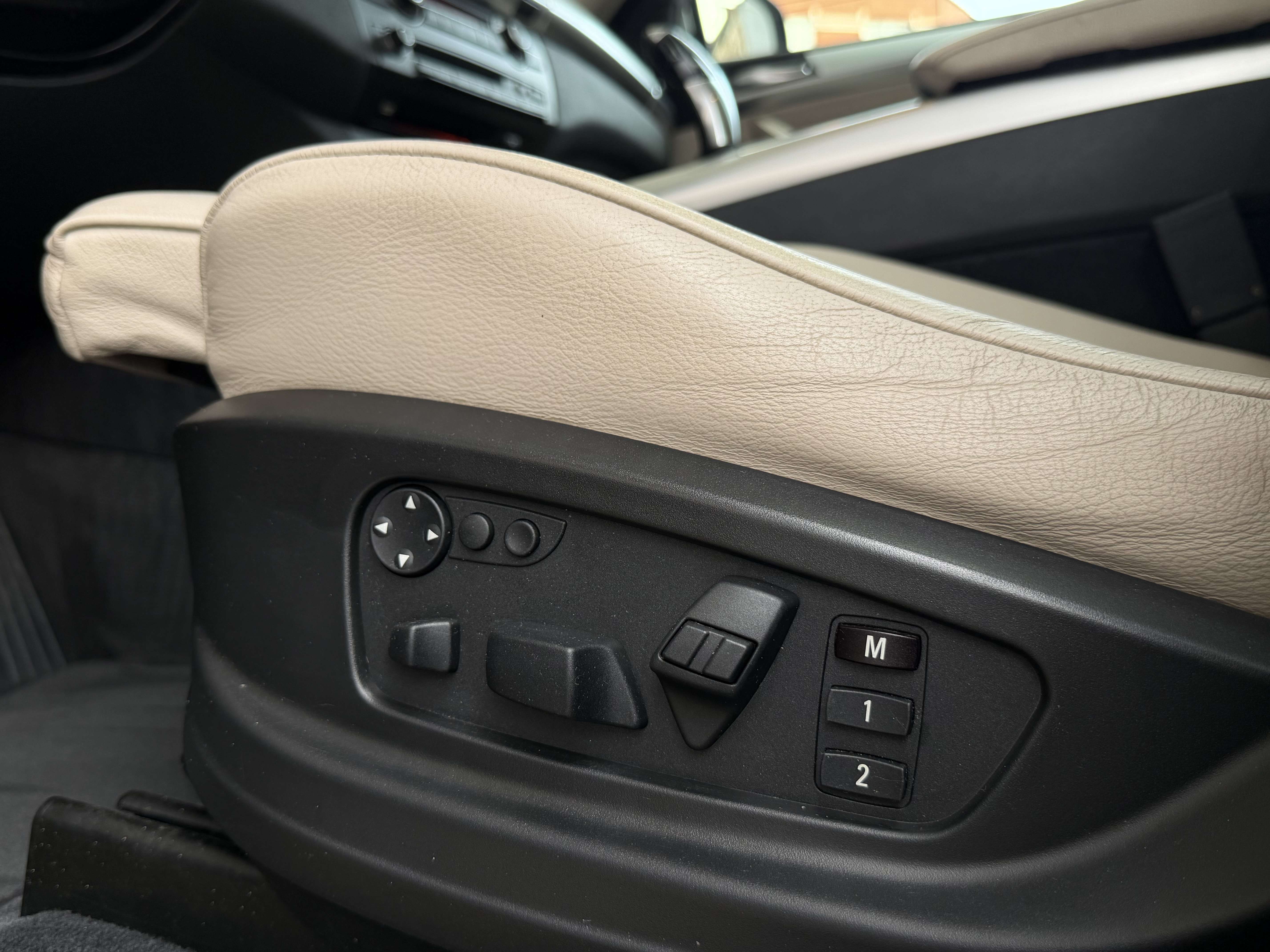 BMW X6 3.0dA 211cv xDrive30d (INDIVIDUAL) TOE-CAMERA-BIXENON-CUIR ELEC-GPS-JA19P-GAR 12MOIS