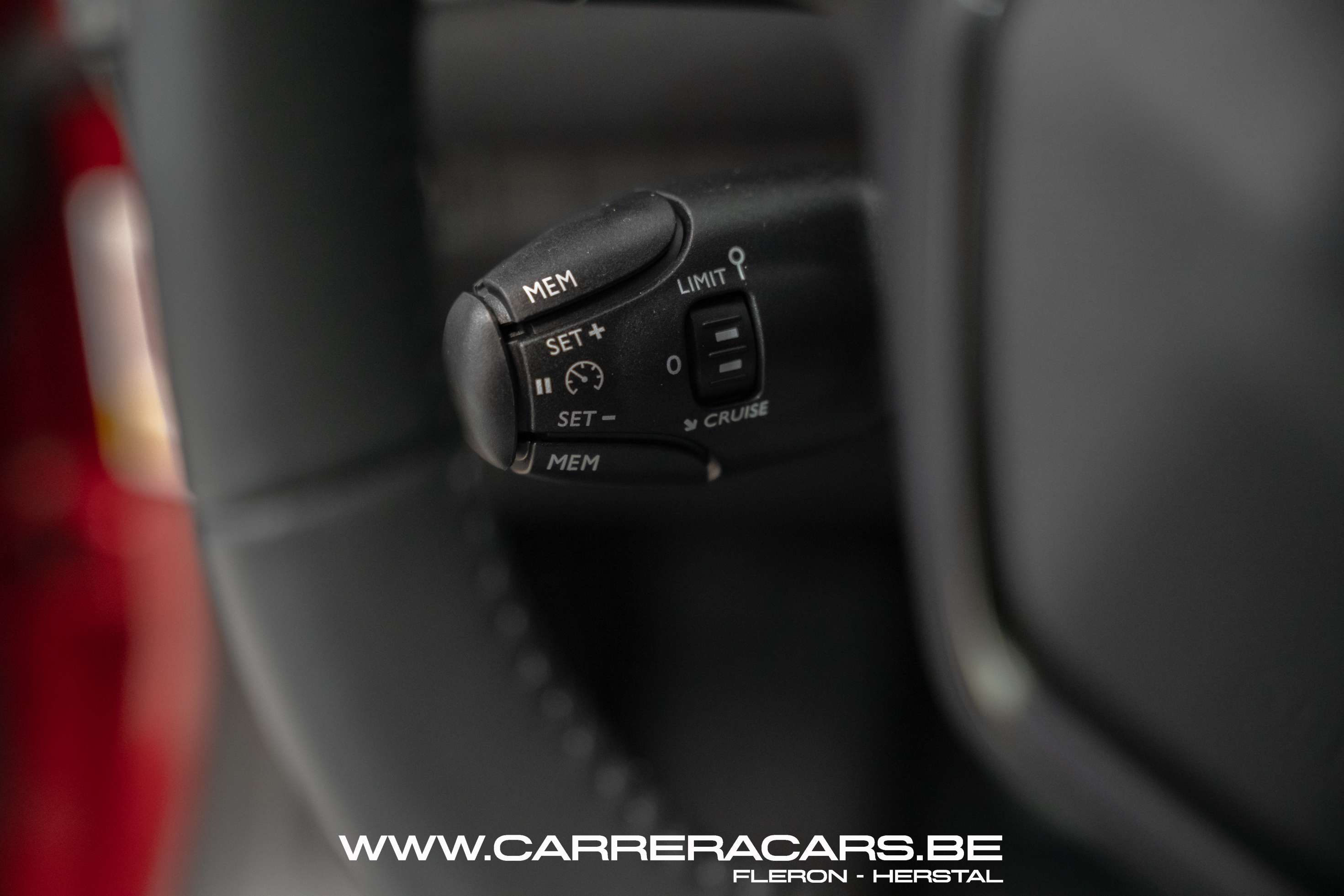 Peugeot 2008 12i Allure*|NEW*CAMERA 360*NAVI*CRUISE*LANE*LED*|