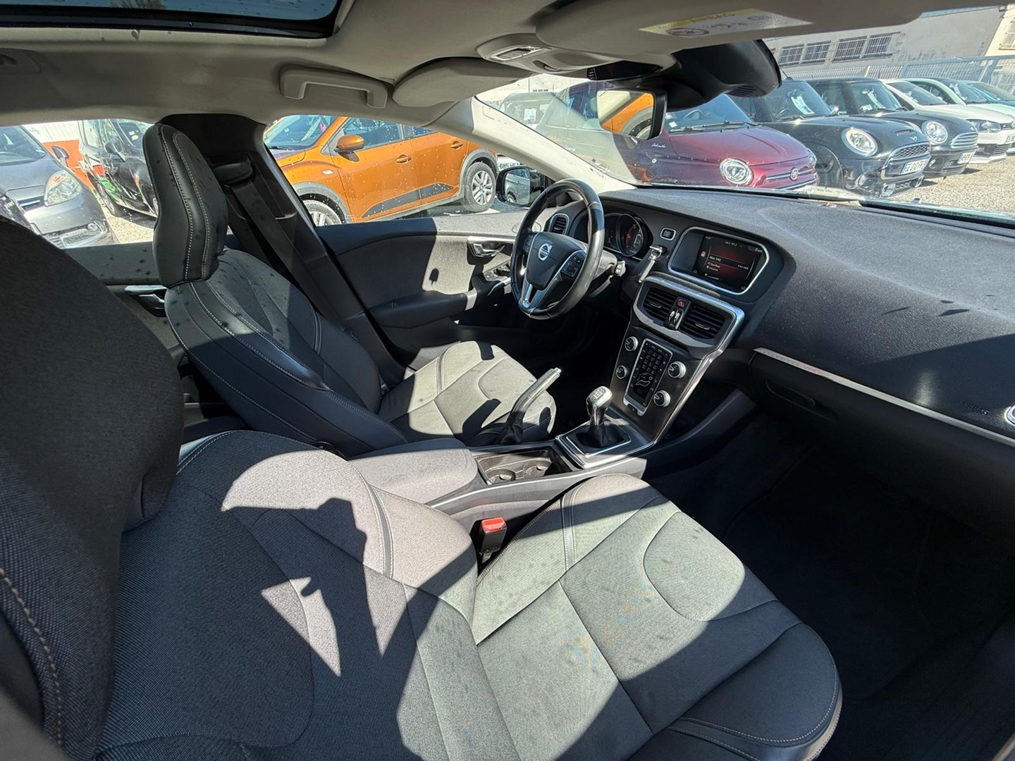 Volvo V40 CROSS COUNTRY D2 115CH START&STOP MOMENTUM BUSINESS