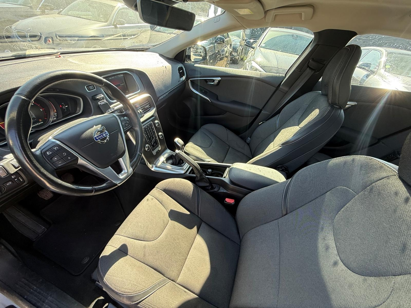 Volvo V40 CROSS COUNTRY D2 115CH START&STOP MOMENTUM BUSINESS