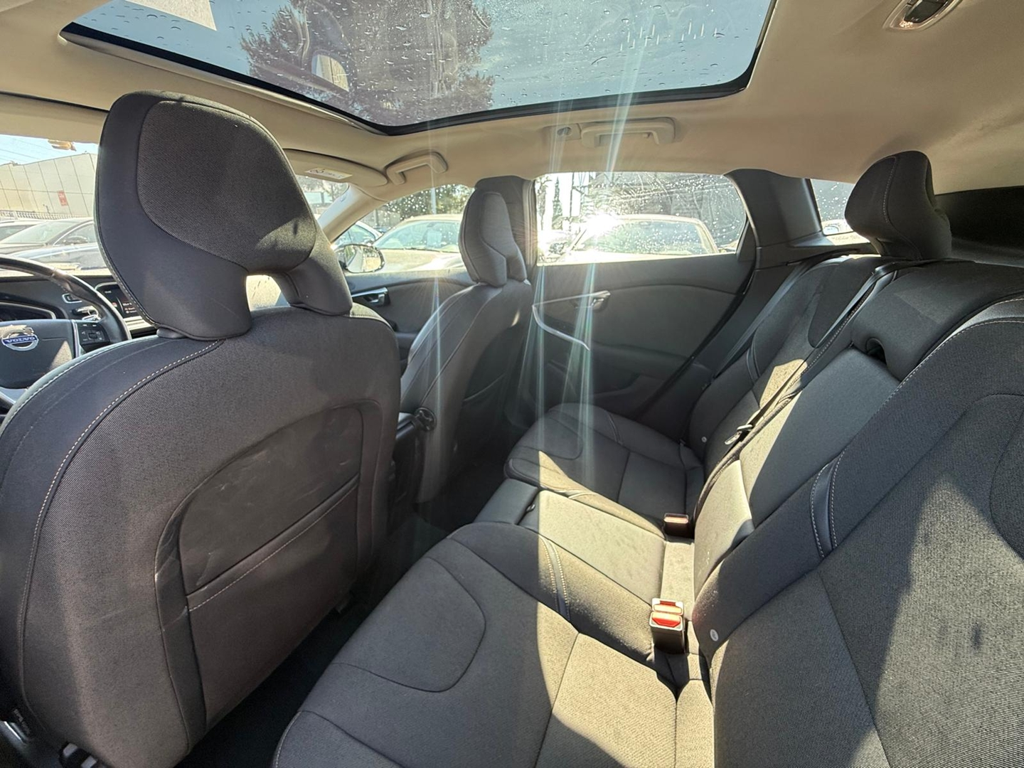 Volvo V40 CROSS COUNTRY D2 115CH START&STOP MOMENTUM BUSINESS