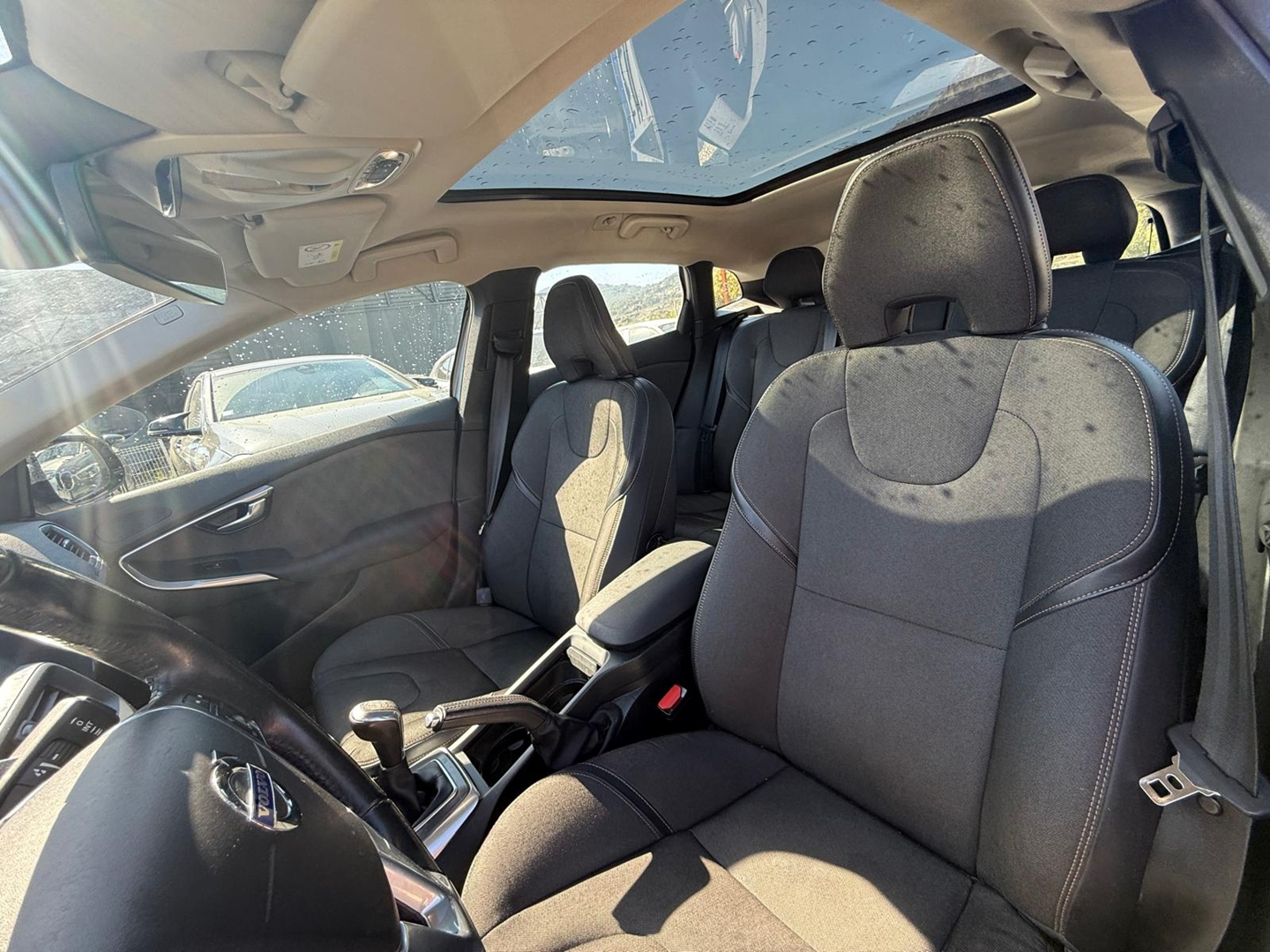 Volvo V40 CROSS COUNTRY D2 115CH START&STOP MOMENTUM BUSINESS