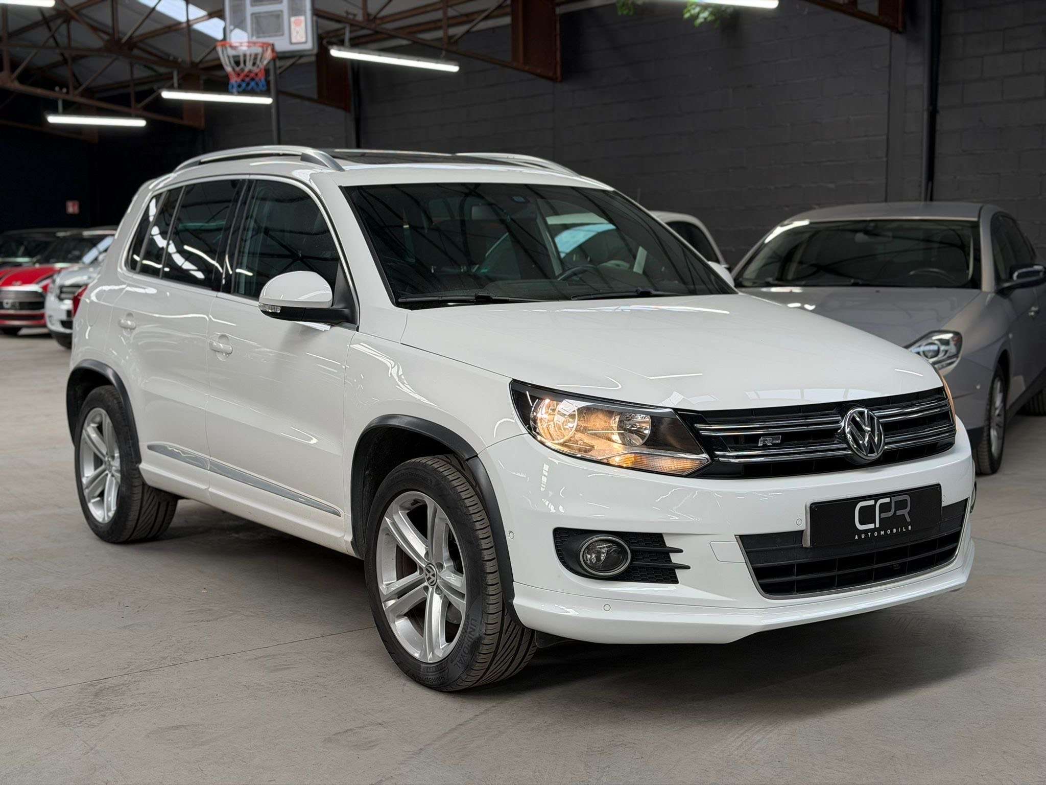 Volkswagen Tiguan 1.4 TSI * R-LINE * GPS * PANO * SIEGE CH * RADAR