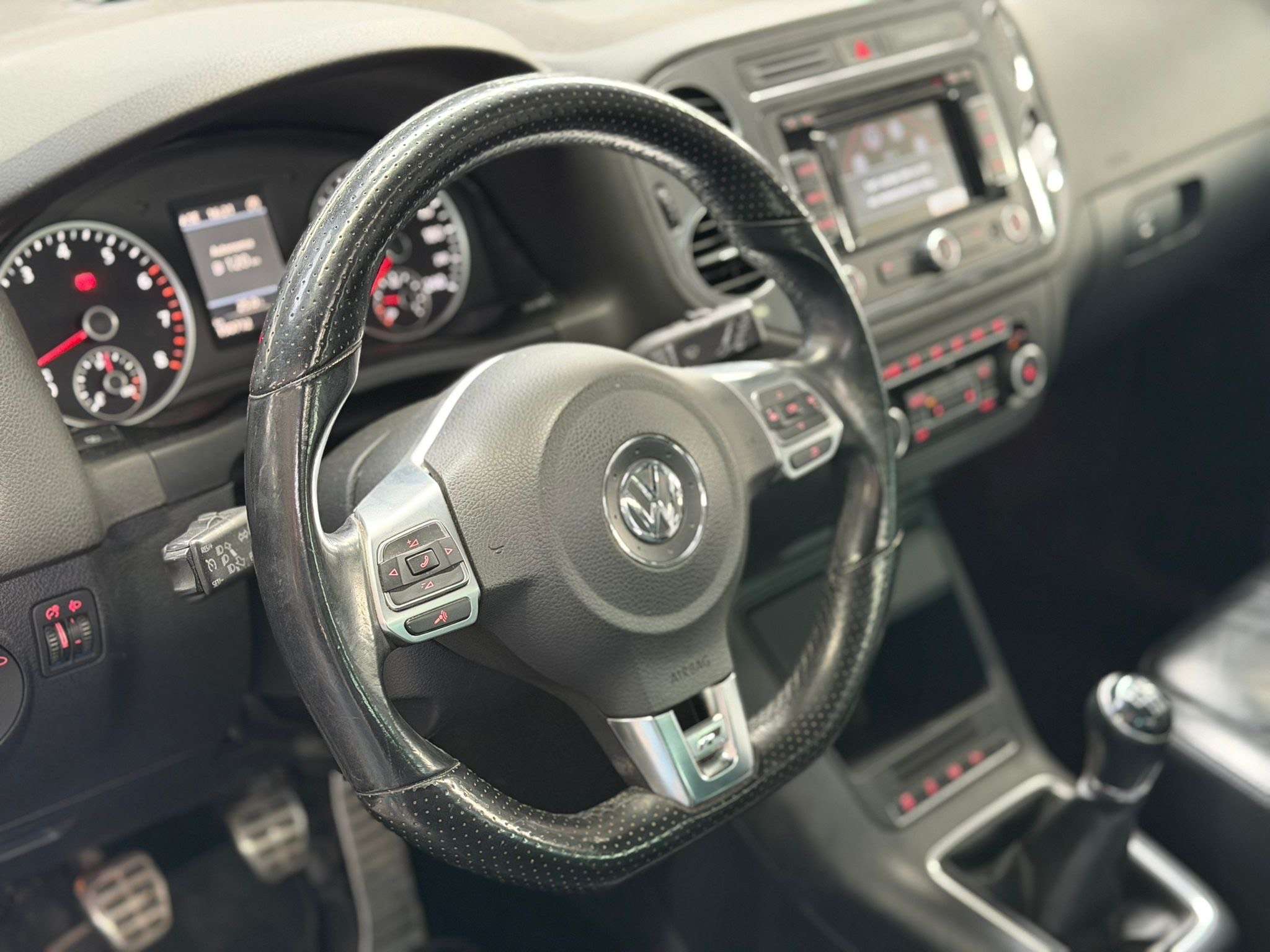 Volkswagen Tiguan 1.4 TSI * R-LINE * GPS * PANO * SIEGE CH * RADAR