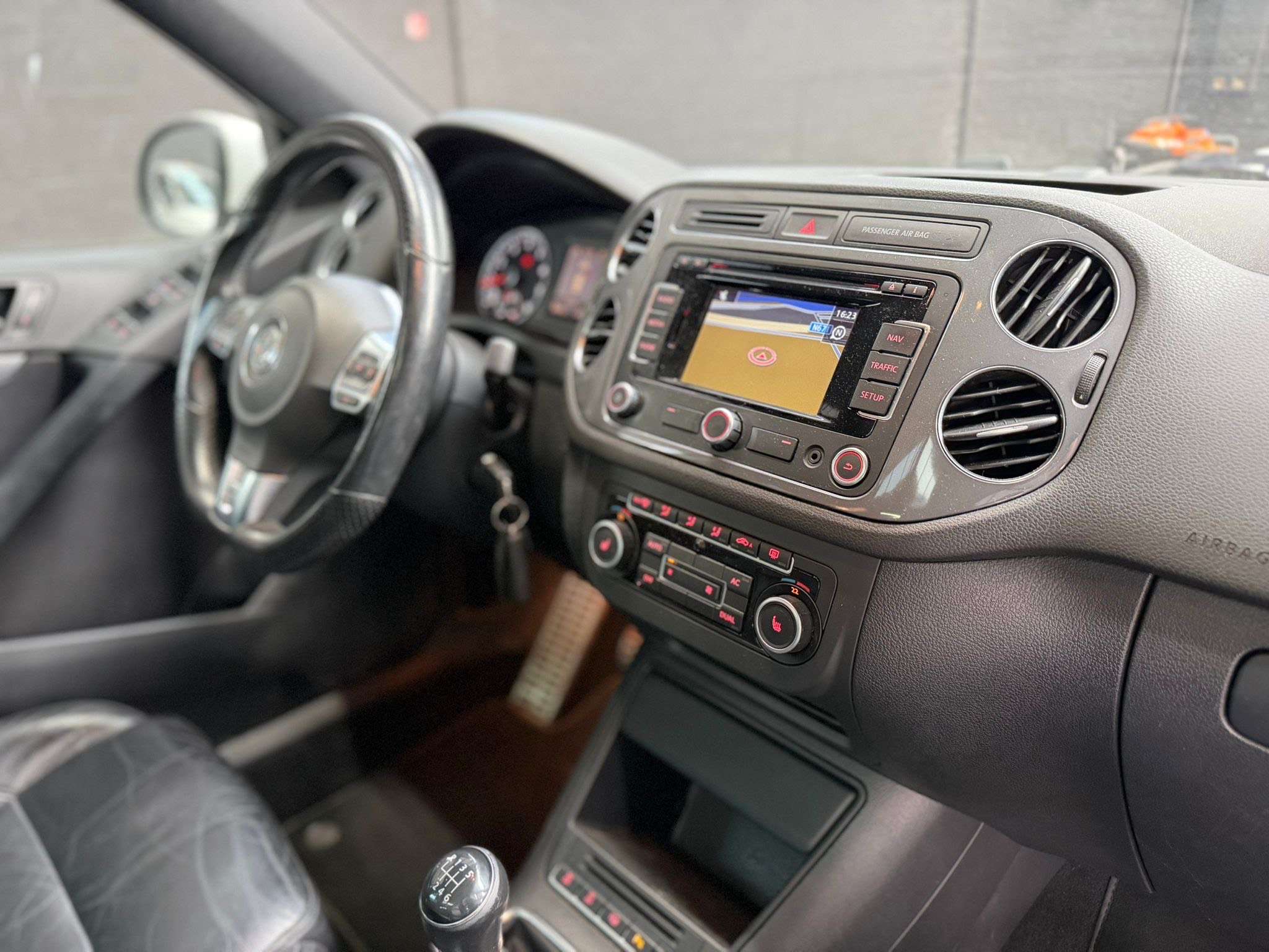 Volkswagen Tiguan 1.4 TSI * R-LINE * GPS * PANO * SIEGE CH * RADAR