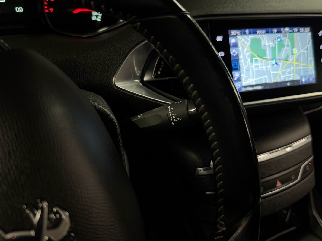 Peugeot 308 II ALLURE 1.2 130 Cv ECRAN GPS TACTILE CAMERA RECUL BVM6 CRIT AIR 1 - GARANTIE AN