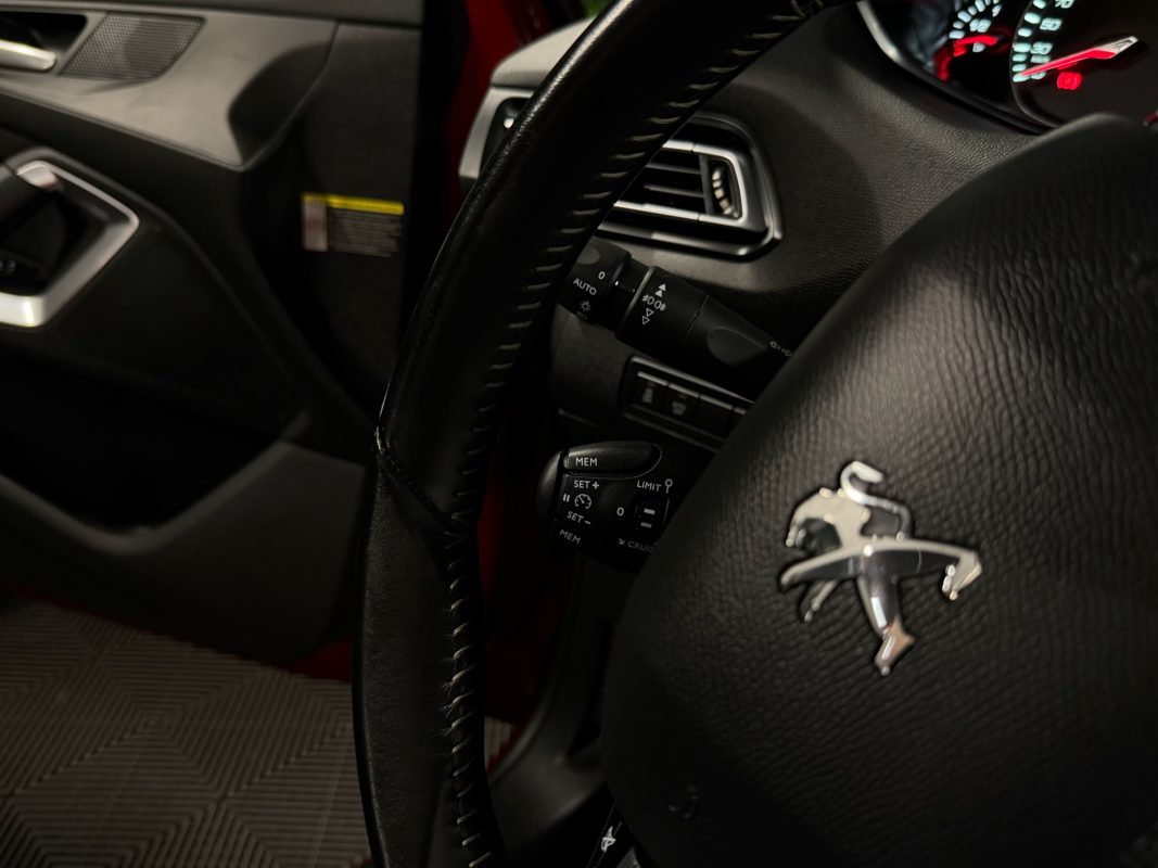 Peugeot 308 II ALLURE 1.2 130 Cv ECRAN GPS TACTILE CAMERA RECUL BVM6 CRIT AIR 1 - GARANTIE AN