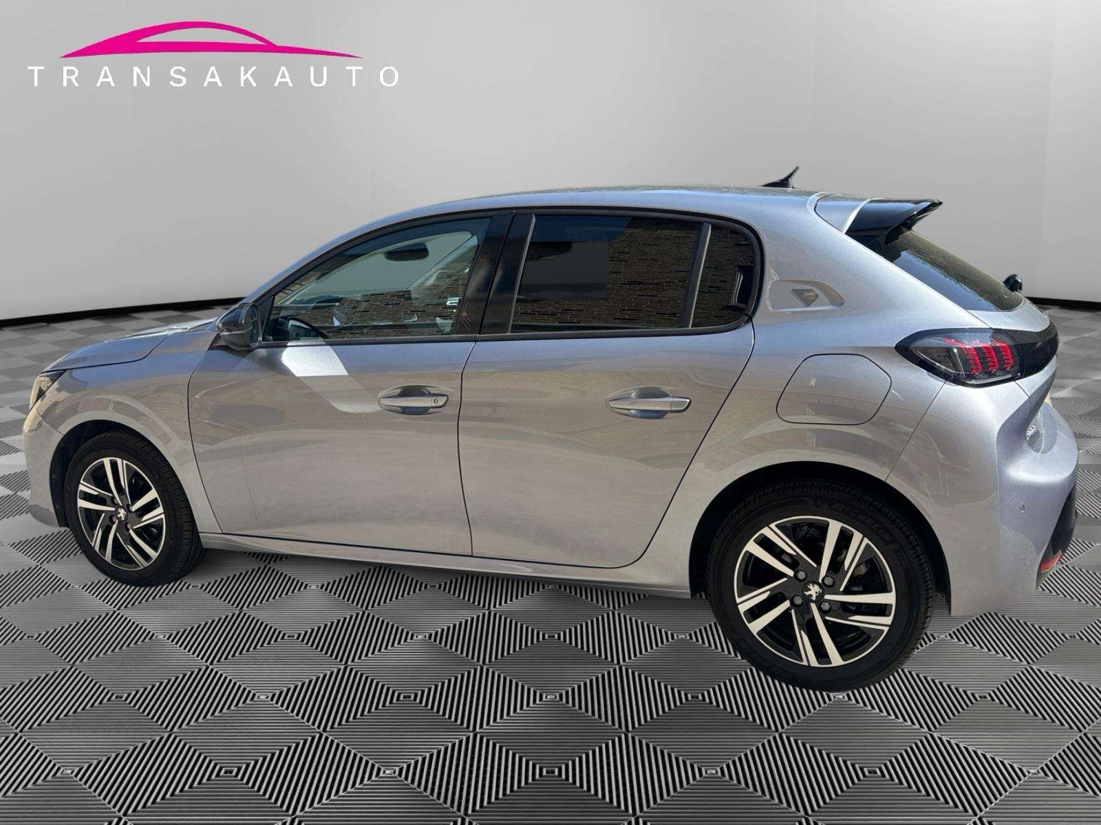 Peugeot 208 208 GT finition roadtrip 1.2 / Carnet complet / Garantie Peugeot 2027