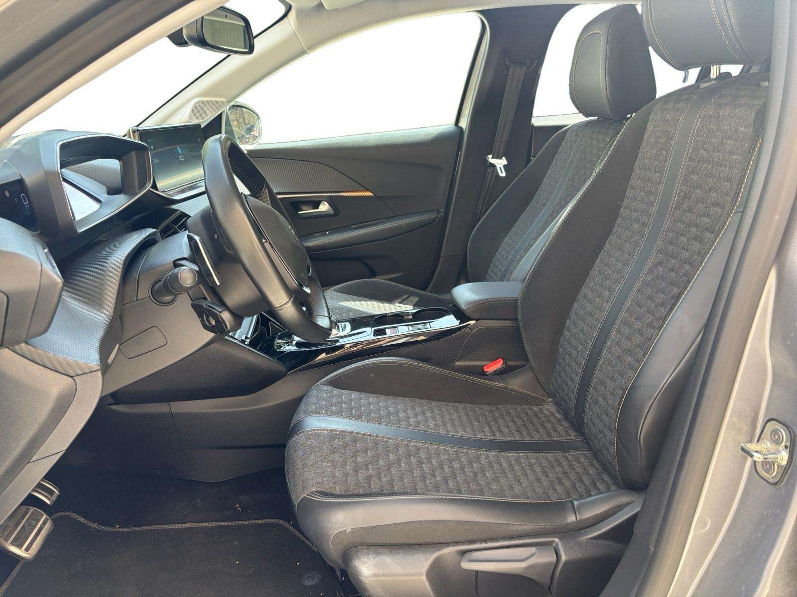 Peugeot 208 208 GT finition roadtrip 1.2 / Carnet complet / Garantie Peugeot 2027