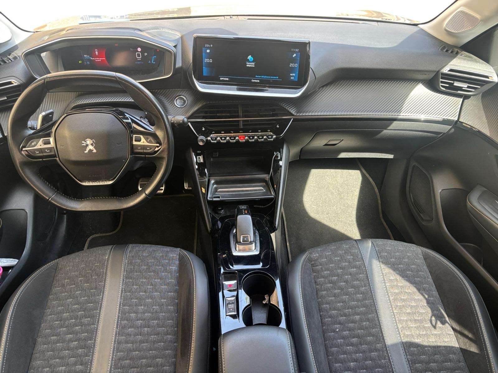 Peugeot 208 208 GT finition roadtrip 1.2 / Carnet complet / Garantie Peugeot 2027