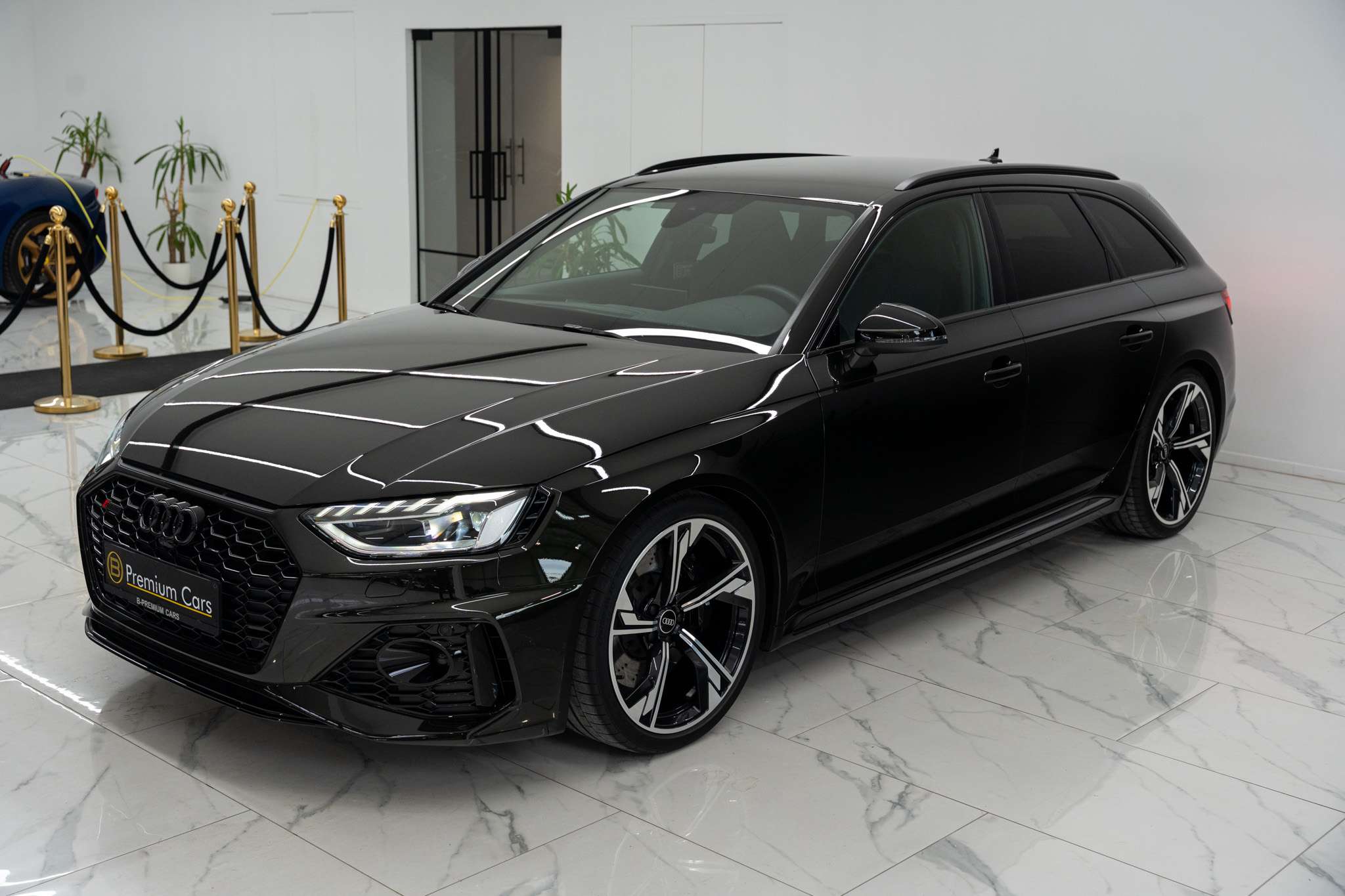 Audi RS4 Avant Quattro Exclusive! Dark Olive Green! Lichte vracht! Massage!