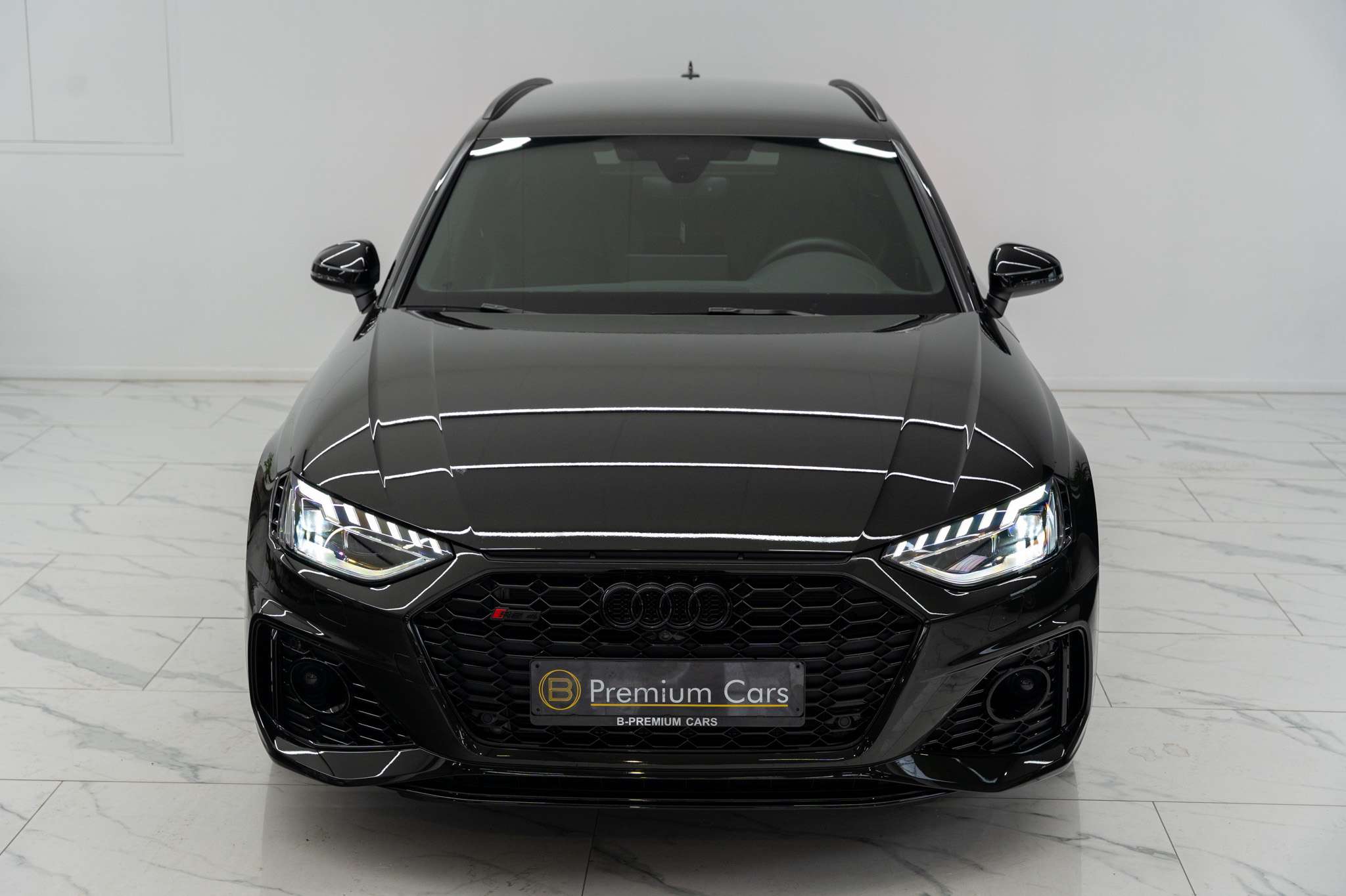 Audi RS4 Avant Quattro Exclusive! Dark Olive Green! Lichte vracht! Massage!