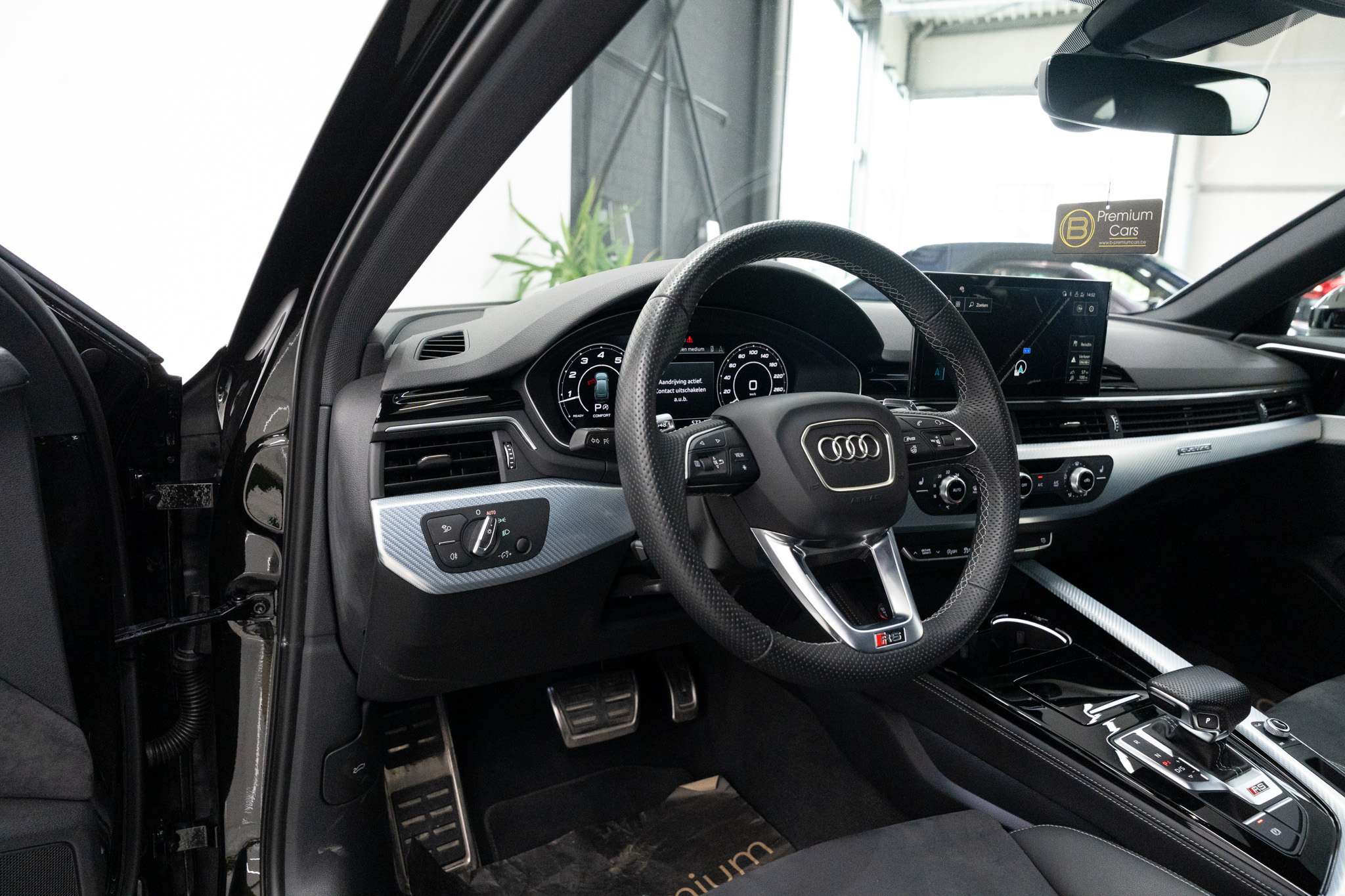 Audi RS4 Avant Quattro Exclusive! Dark Olive Green! Lichte vracht! Massage!